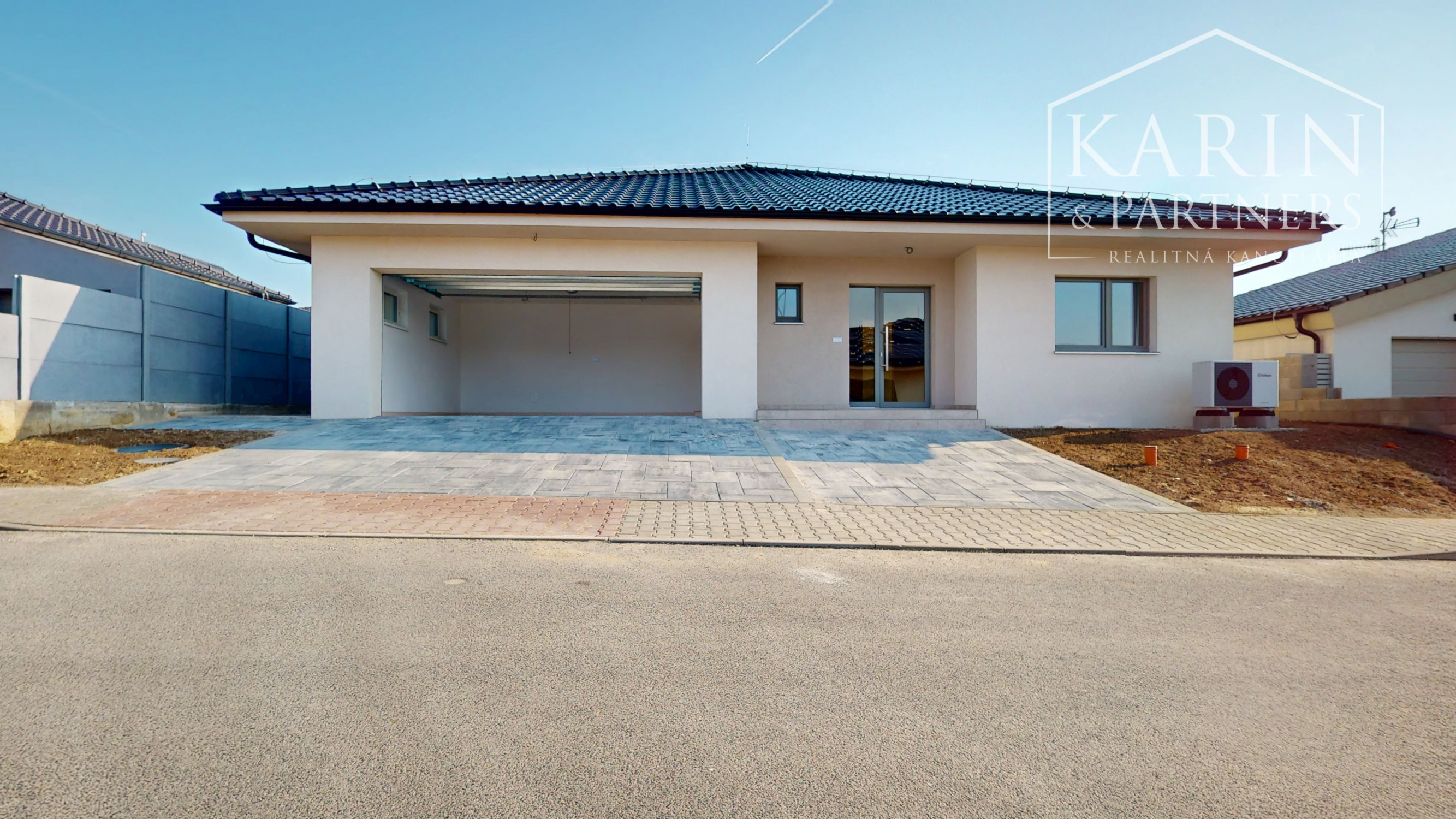 Na predaj novostavba 4 - izbový rodinný dom s dvoj garážou, Holíč.