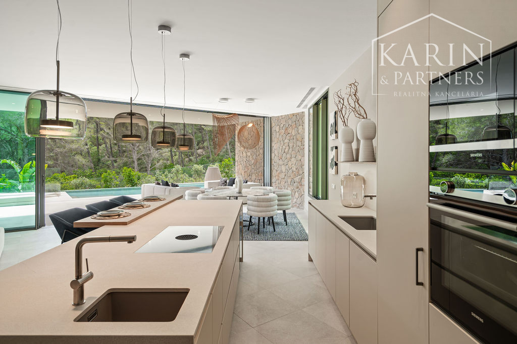 REZERVOVANA - LUXUSNÁ VILA NA MALORKE - KRÁSNY POZEMOK - BAZÉN - NOVOSTAVBA - LUKRATÍVNE MIESTO V PALME - ŠPANIELSKO - CENA: V RK