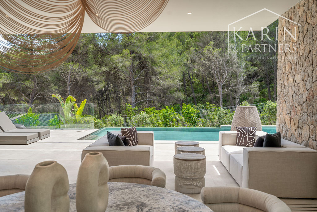 REZERVOVANA - LUXUSNÁ VILA NA MALORKE - KRÁSNY POZEMOK - BAZÉN - NOVOSTAVBA - LUKRATÍVNE MIESTO V PALME - ŠPANIELSKO - CENA: V RK