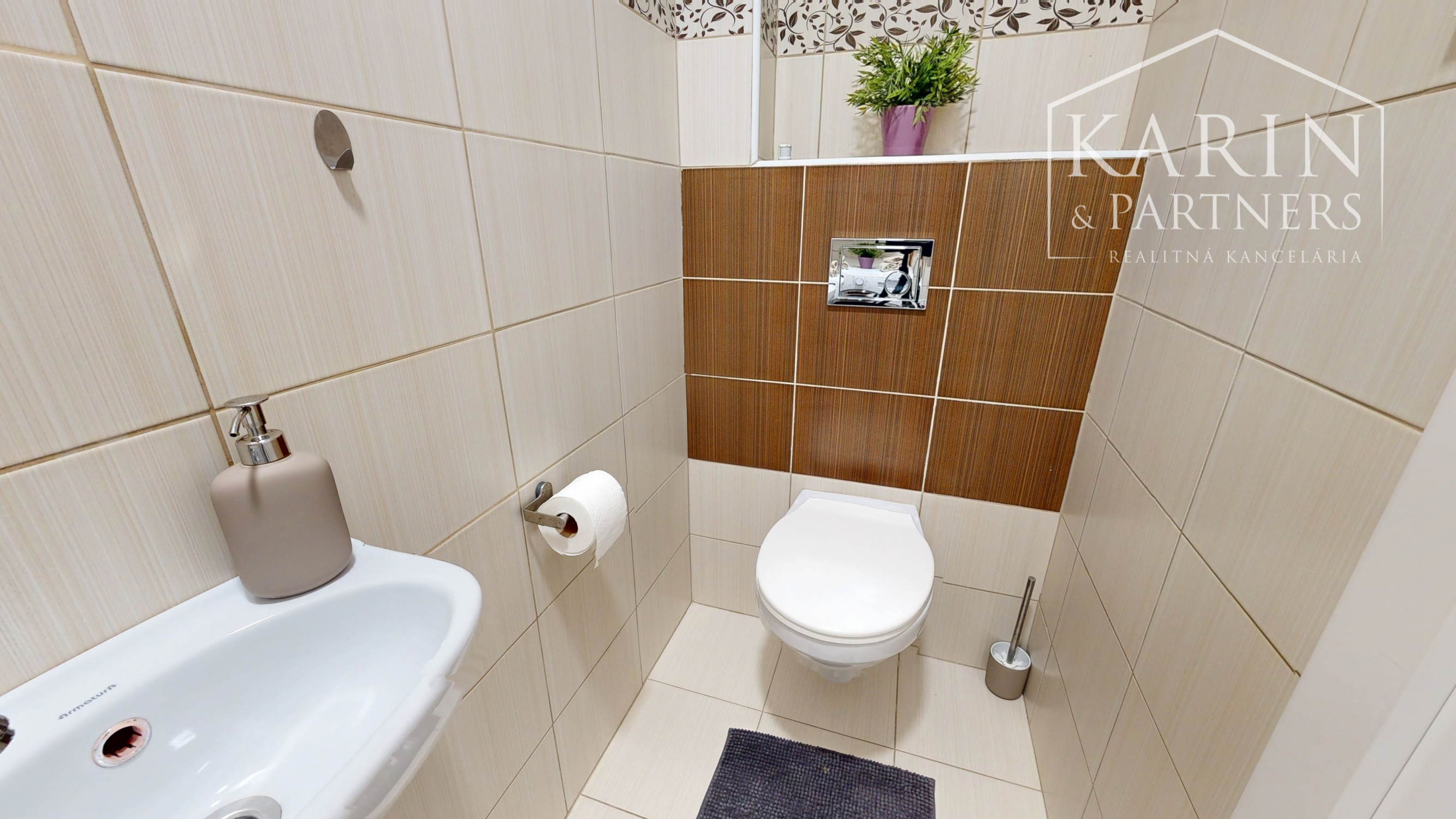 3 IZBOVÝ RODINNÝ DOM  V OBCI HRUBÁ BORŠA NA PREDAJ