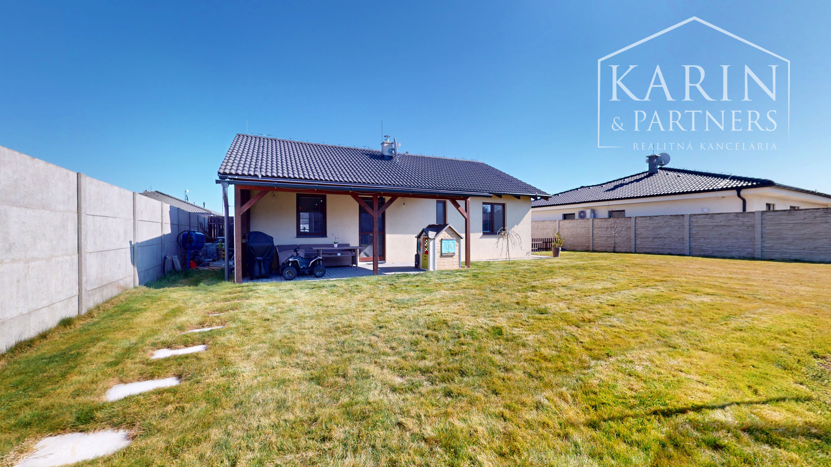 3 IZBOVÝ RODINNÝ DOM  V OBCI HRUBÁ BORŠA NA PREDAJ