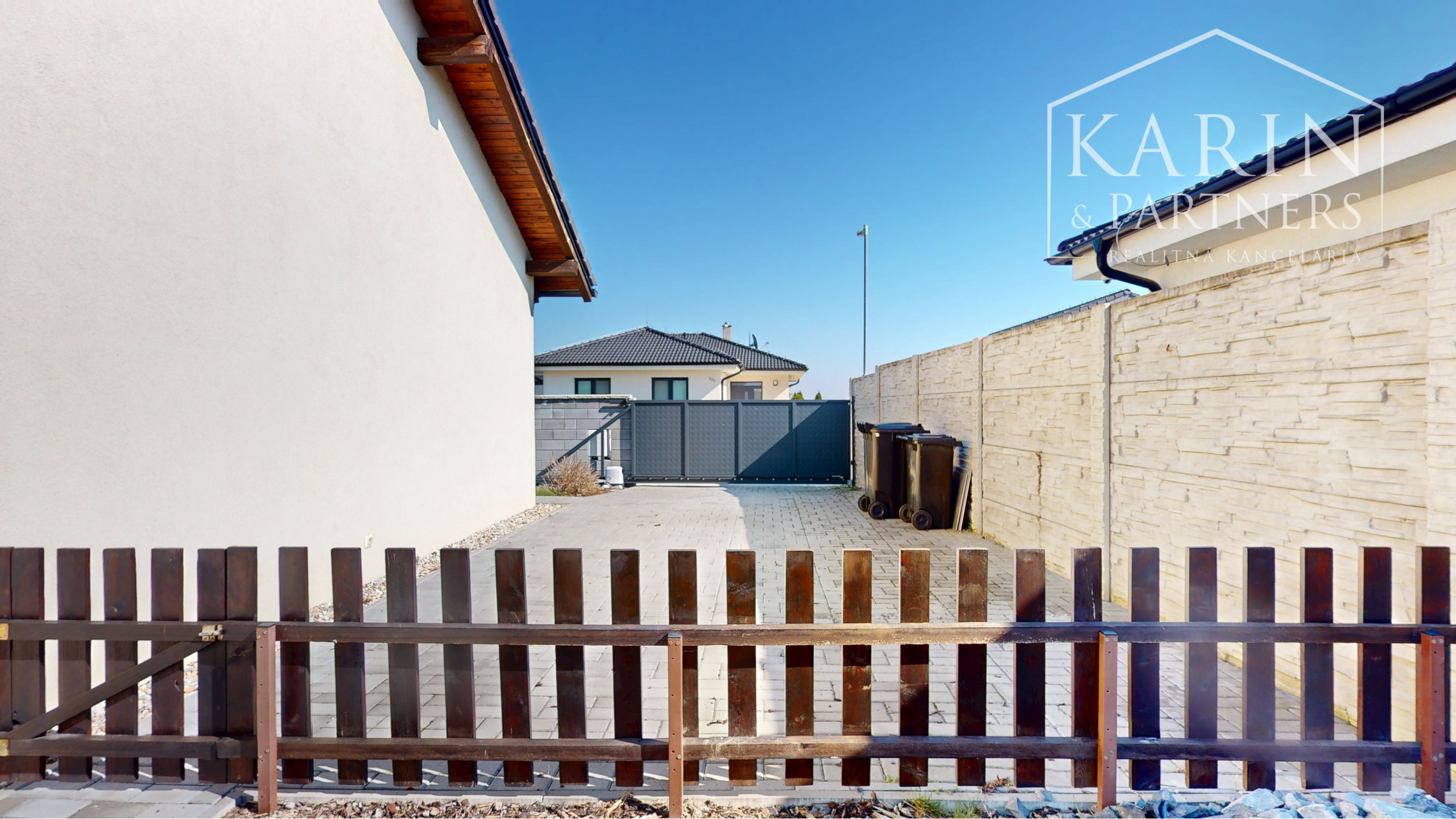 3 IZBOVÝ RODINNÝ DOM  V OBCI HRUBÁ BORŠA NA PREDAJ