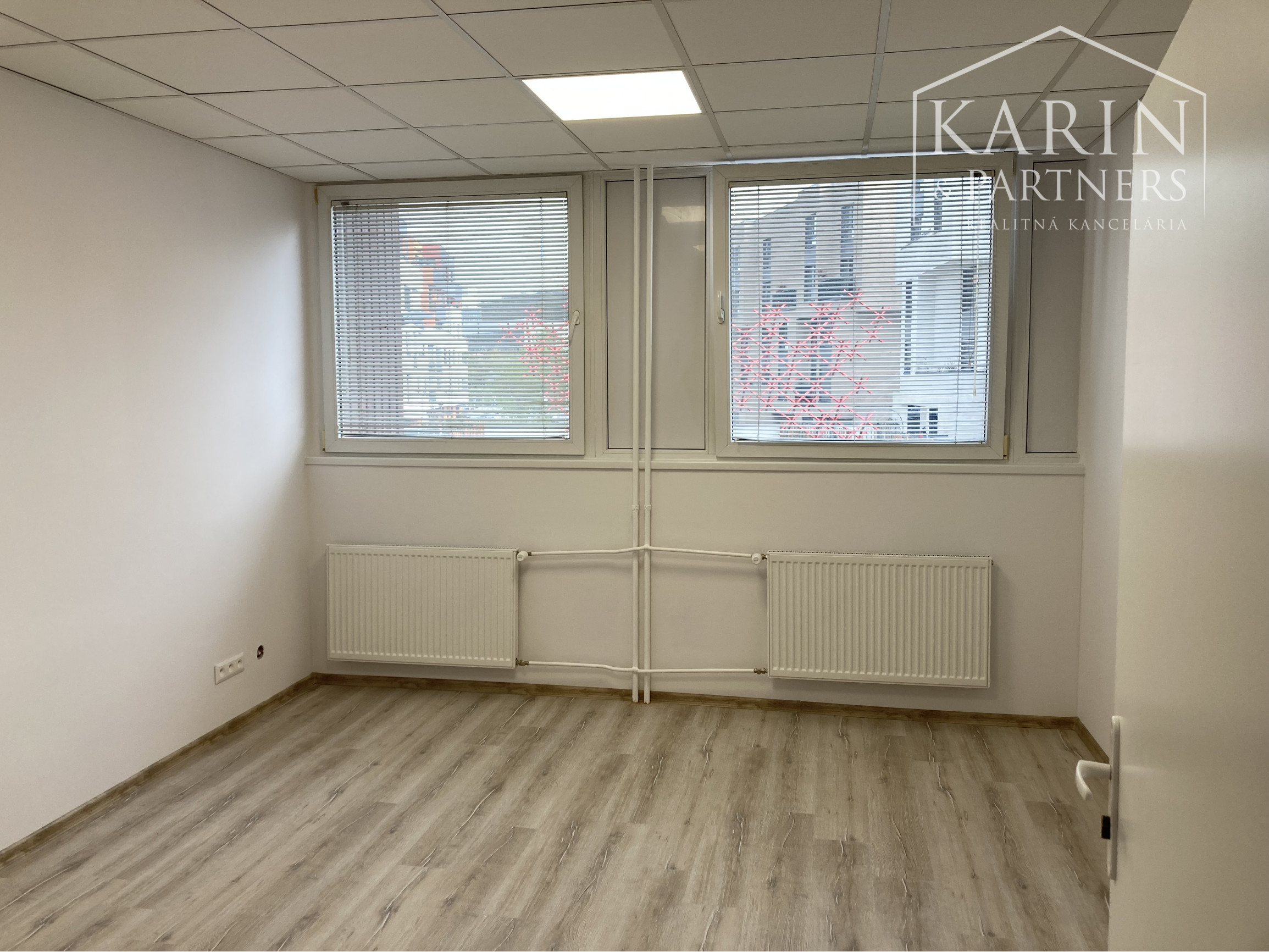 Prenájom klimatizovaná kancelária 18 m2, ul. Polianky, BA IV., Dúbravka