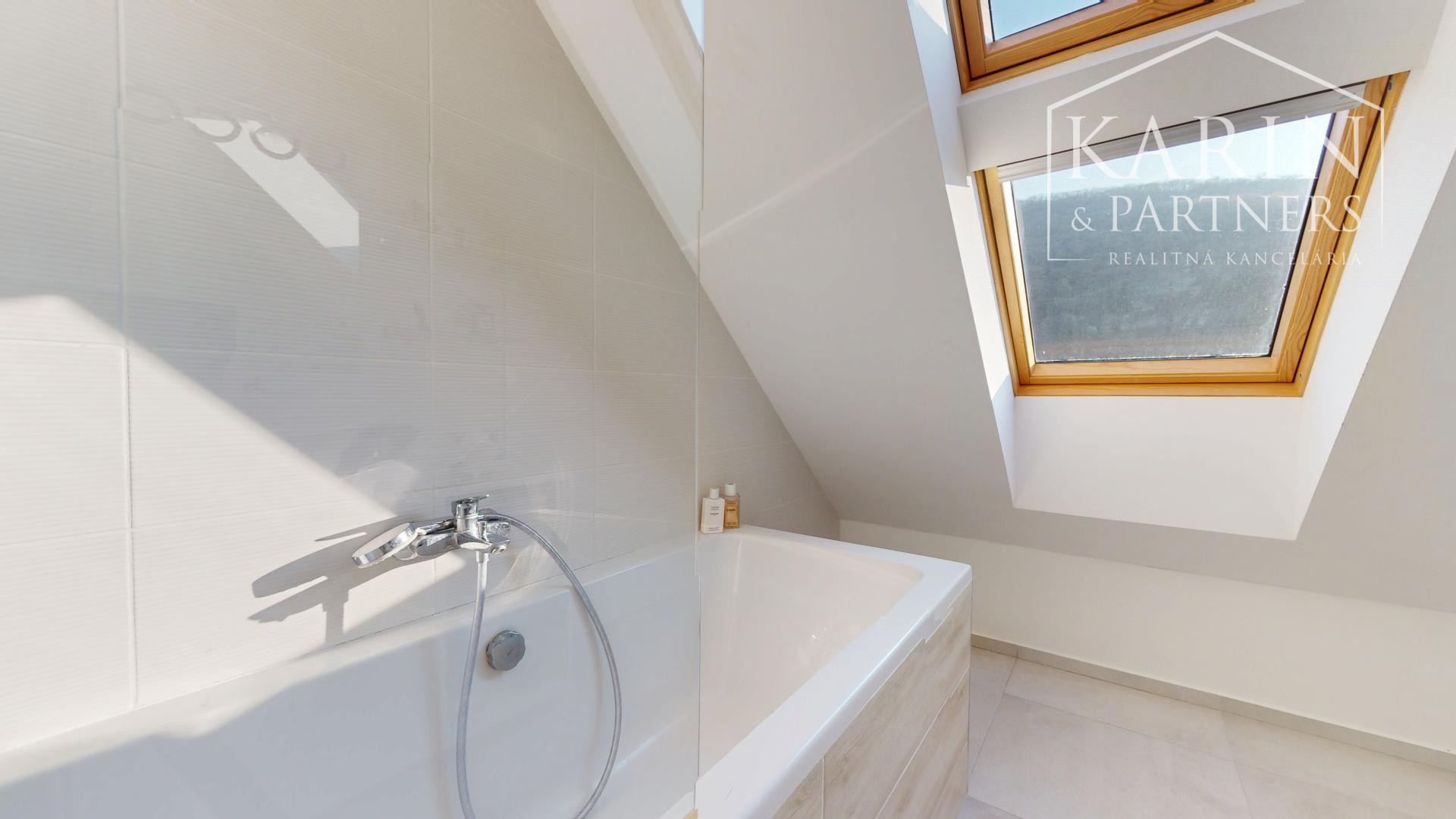 3i byt pod hradom Hainburg | terasa s výhľadom | parking