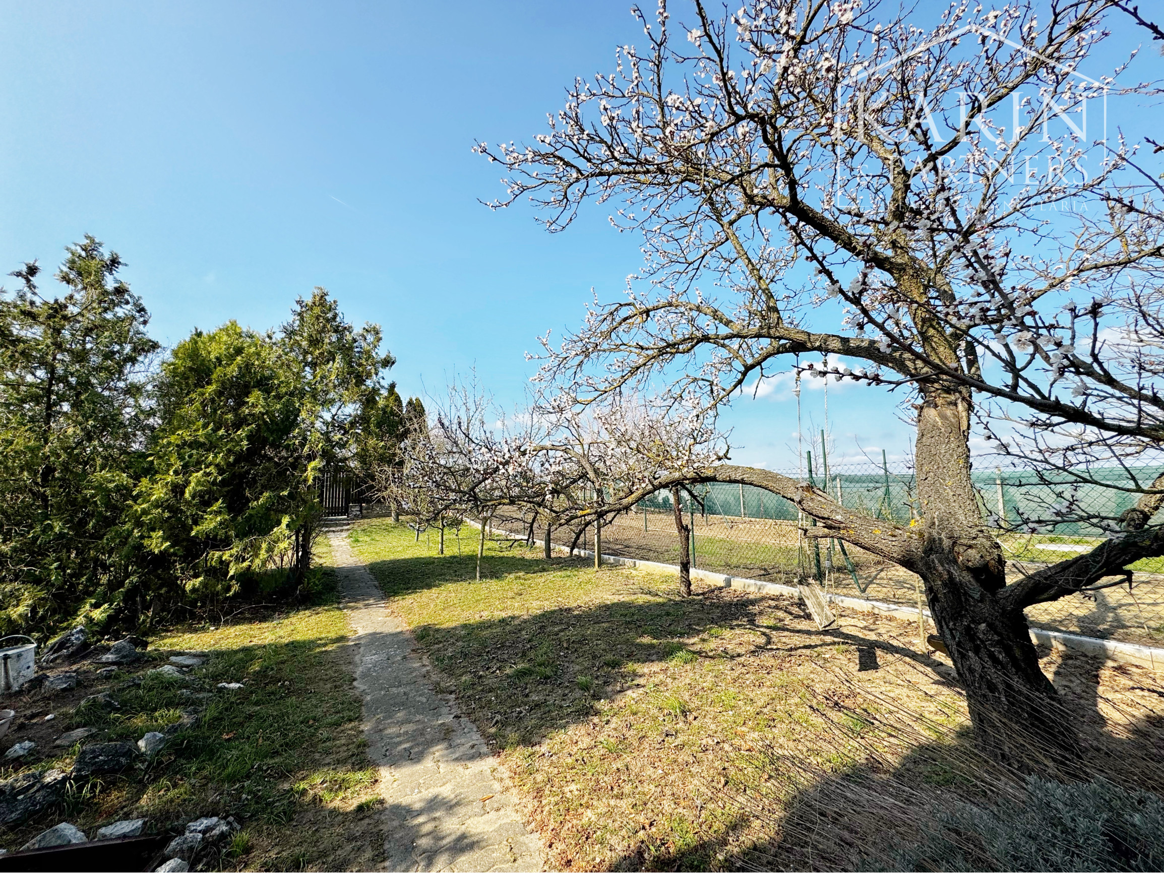 ZĽAVA Záhradná chata s kúrením, elektrinou a studňou, Holíč - Kamenica