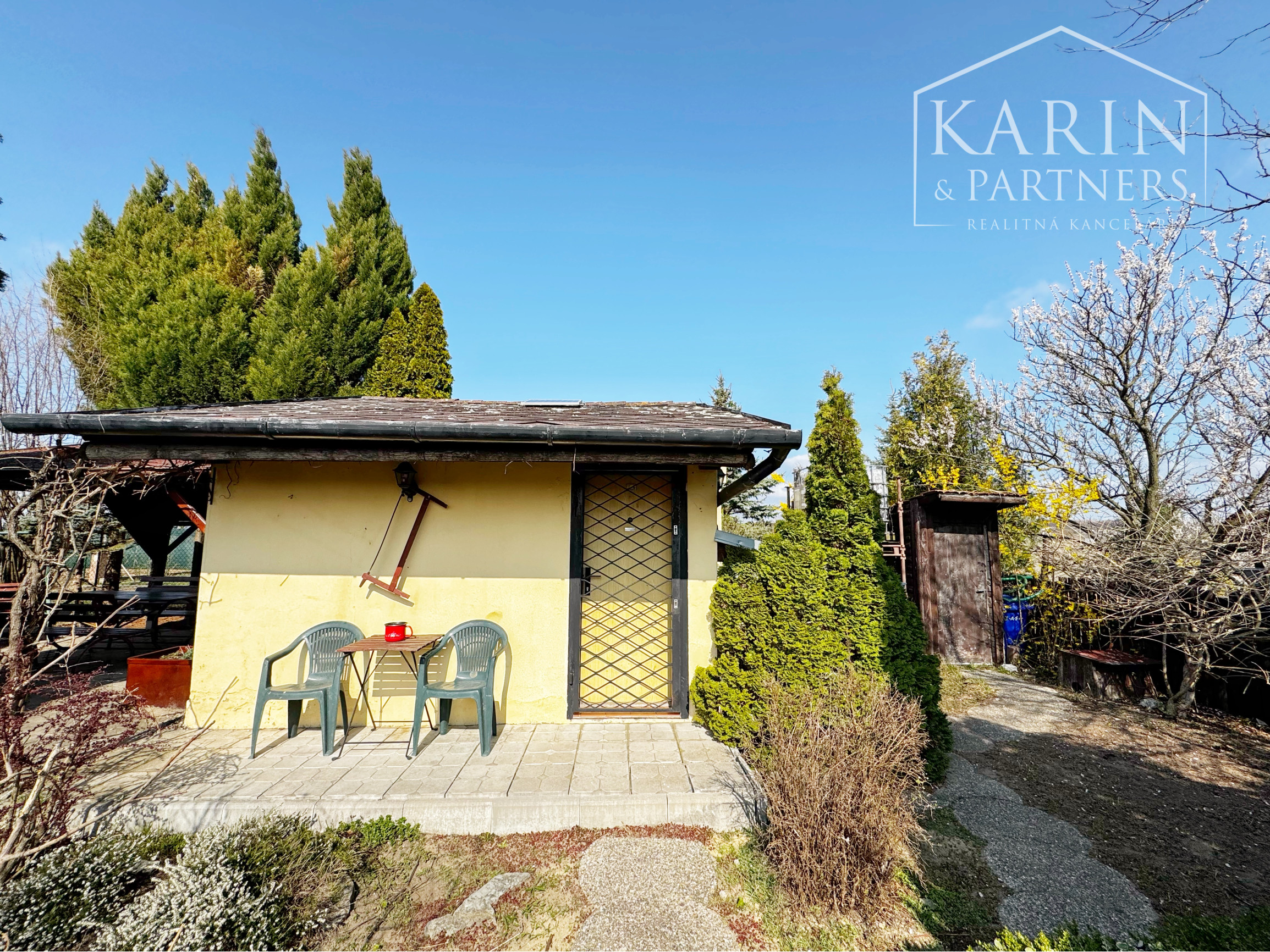 Záhradná chata s kúrením, elektrinou a studňou, Holíč - Kamenica