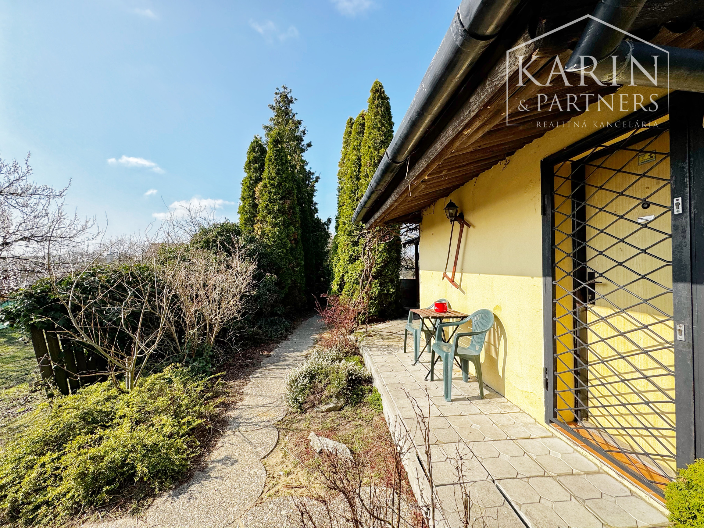 ZĽAVA Záhradná chata s kúrením, elektrinou a studňou, Holíč - Kamenica