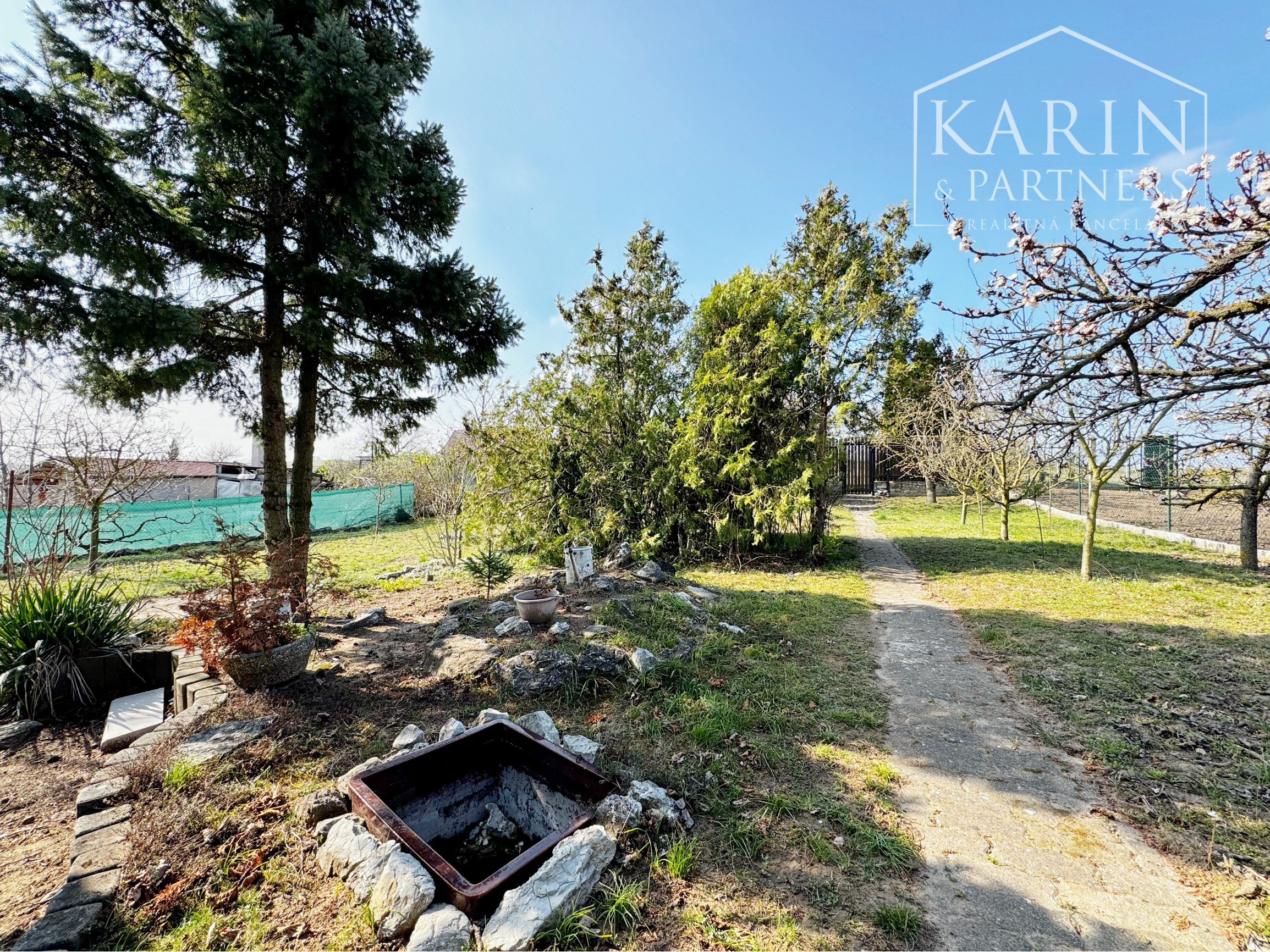 ZĽAVA Záhradná chata s kúrením, elektrinou a studňou, Holíč - Kamenica