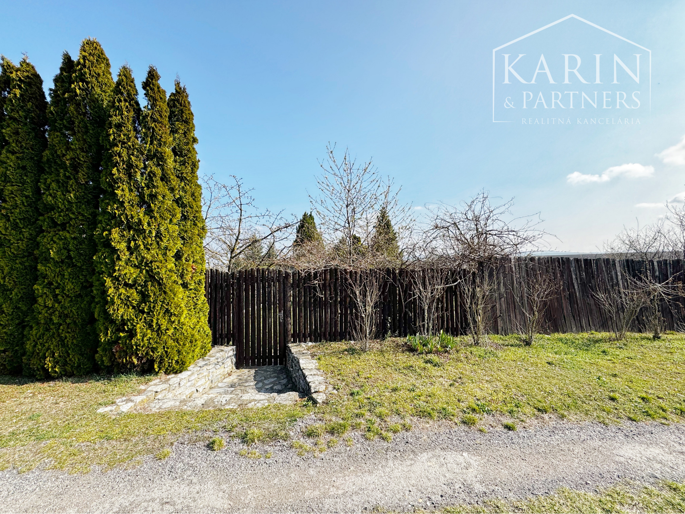 ZĽAVA Záhradná chata s kúrením, elektrinou a studňou, Holíč - Kamenica