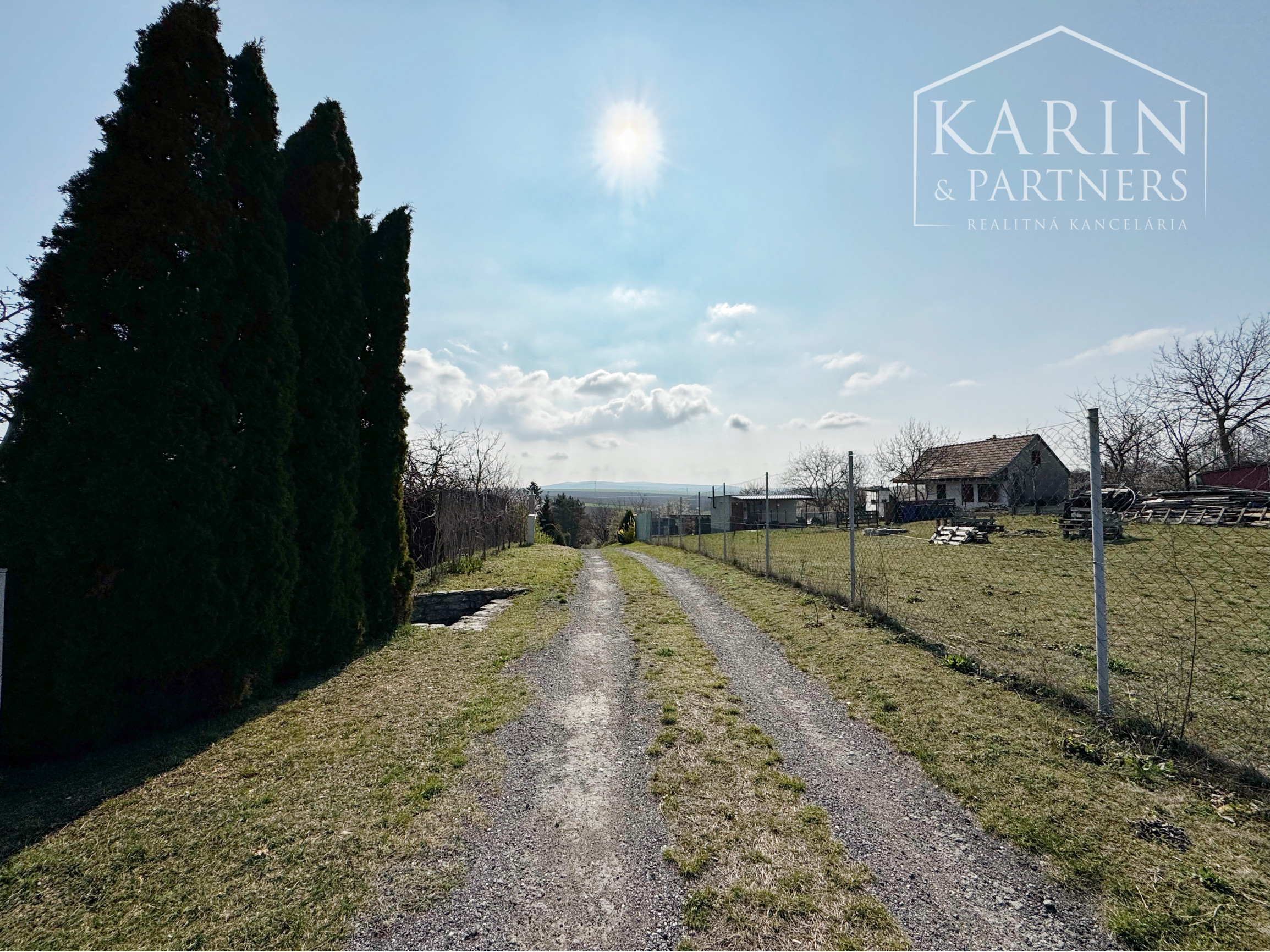 ZĽAVA Záhradná chata s kúrením, elektrinou a studňou, Holíč - Kamenica