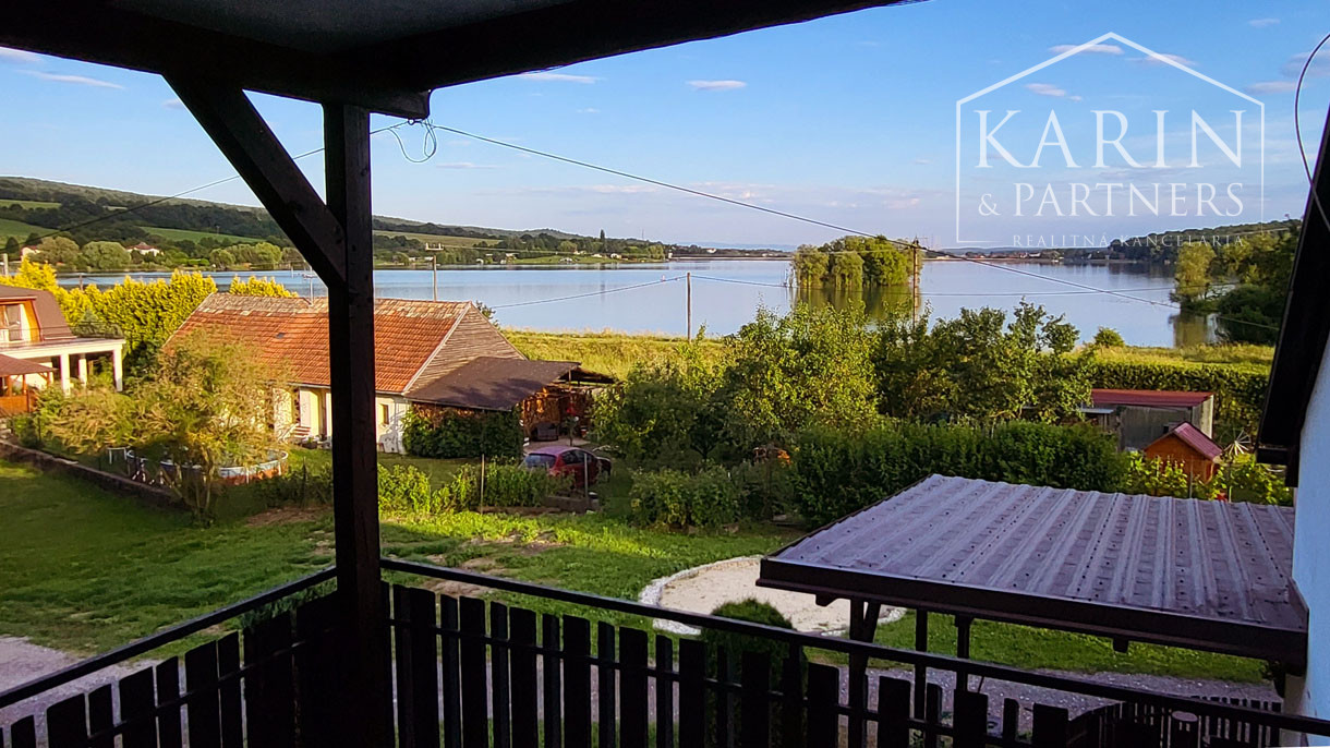 6-izbový dom pri vode s pozemkom o rozlohe 4486 m2