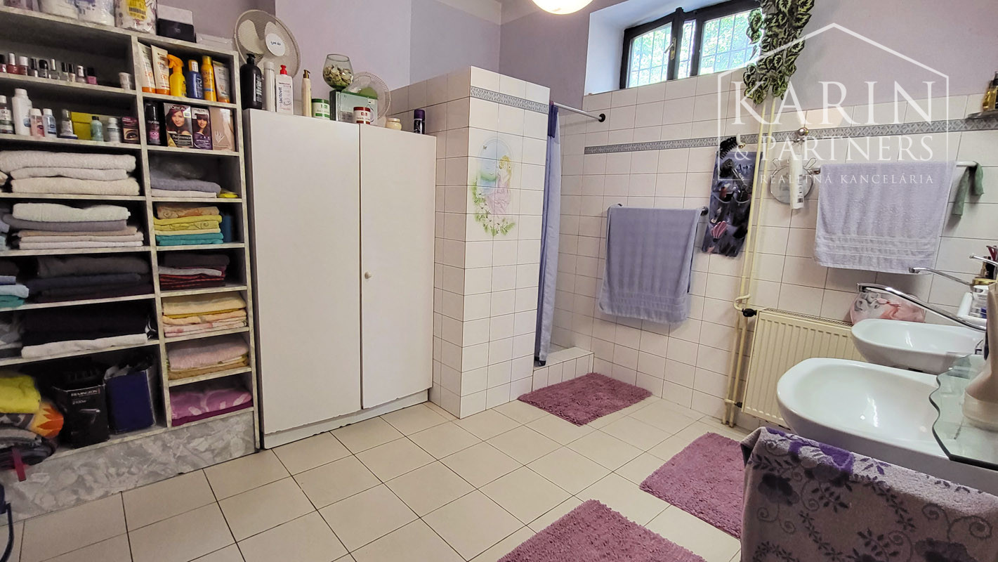 6-izbový dom pri vode s pozemkom o rozlohe 4486 m2