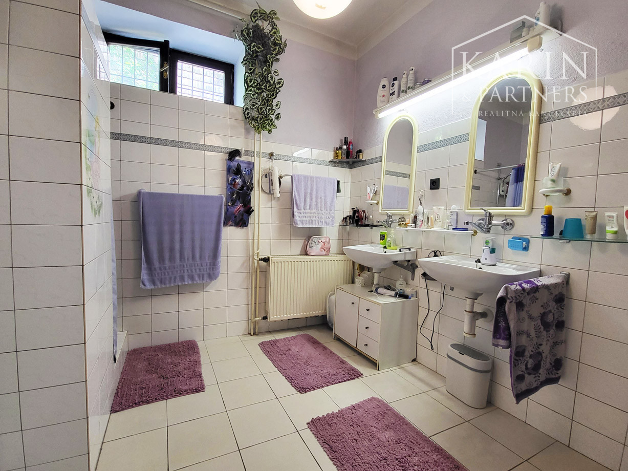 6-izbový dom pri vode s pozemkom o rozlohe 4486 m2