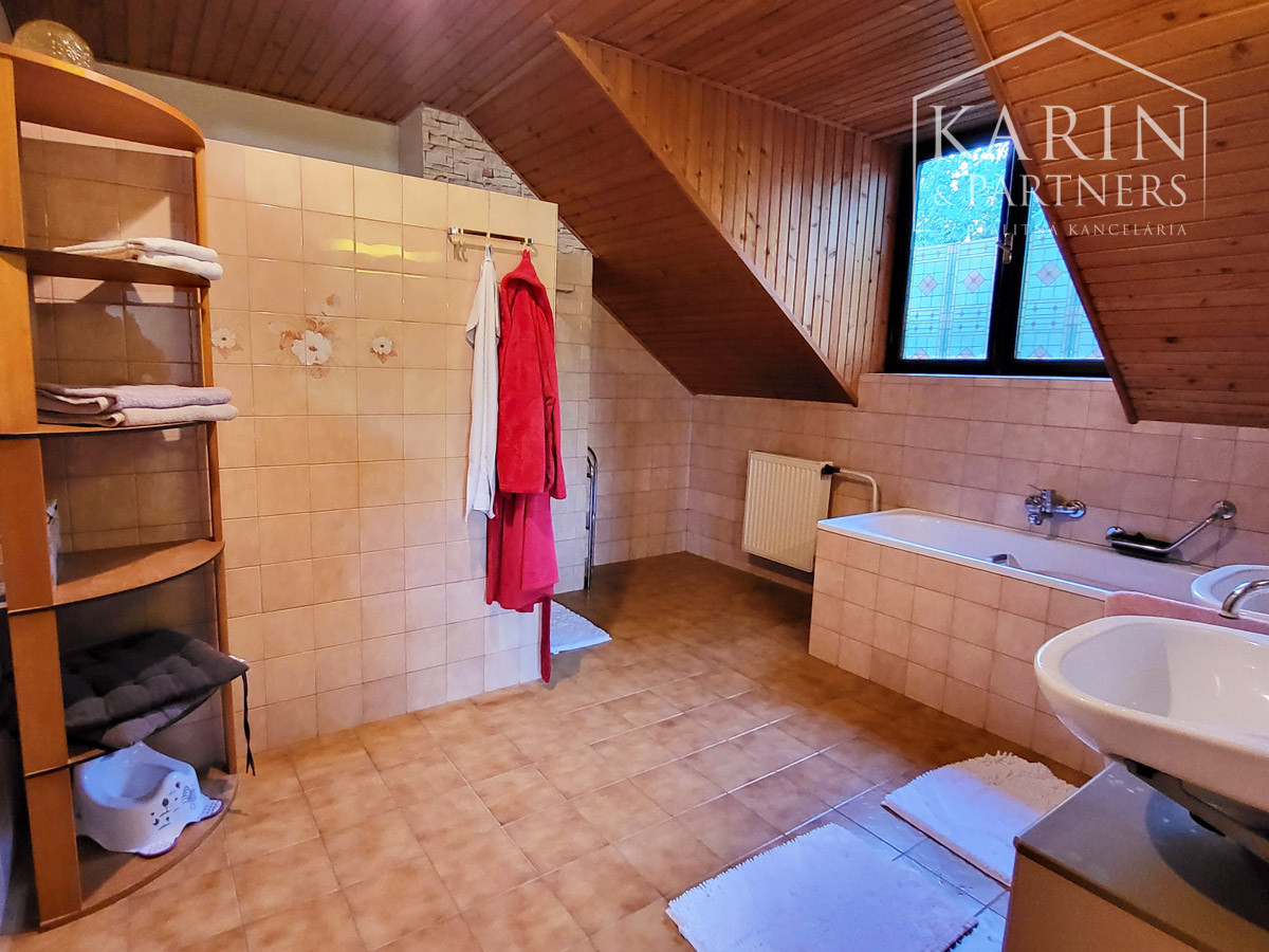 6-izbový dom pri vode s pozemkom o rozlohe 4486 m2