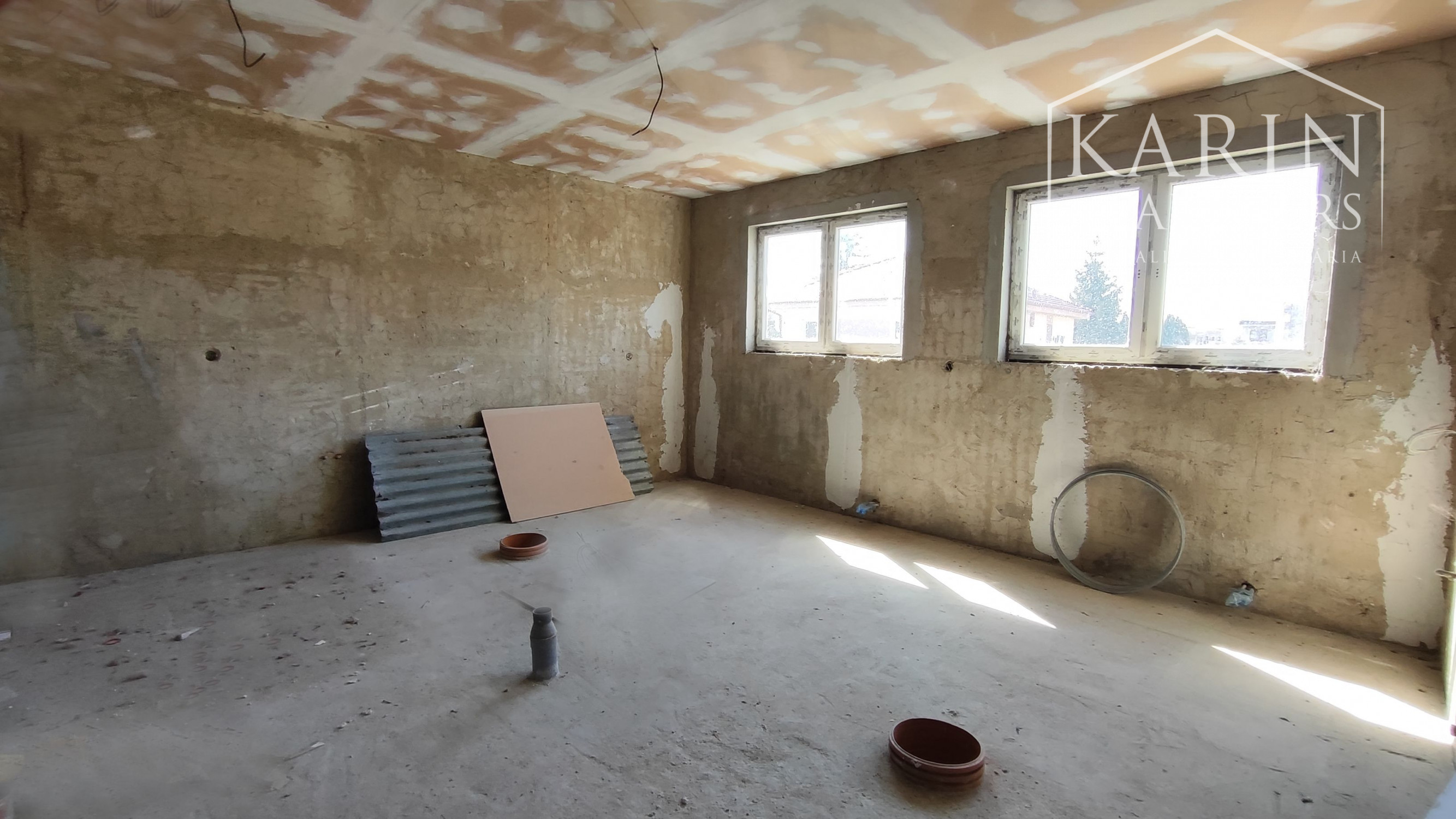 PREDANÉ ! Rozostavaný rodinný dom Komjatice