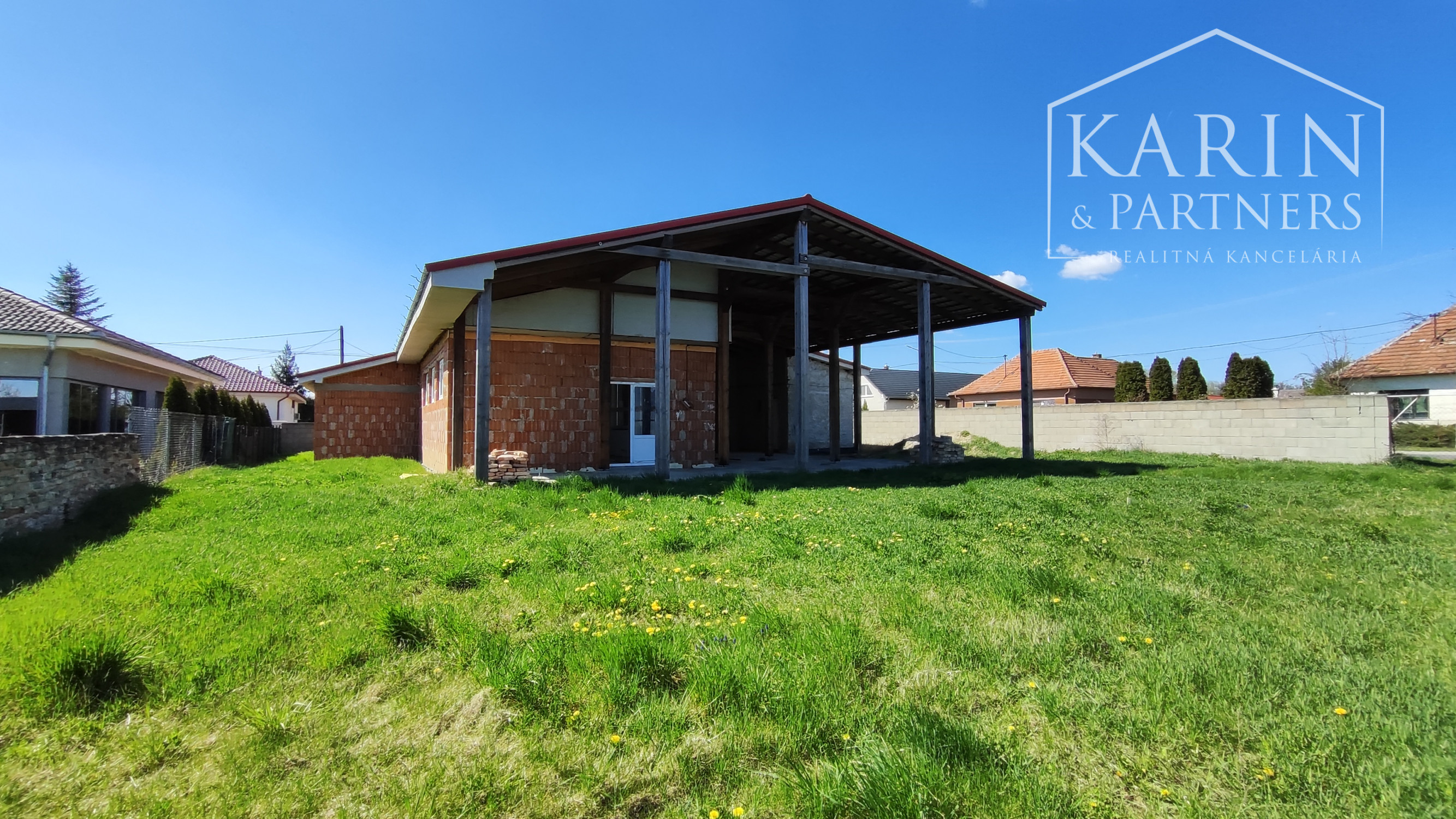 PREDANÉ ! Rozostavaný rodinný dom Komjatice