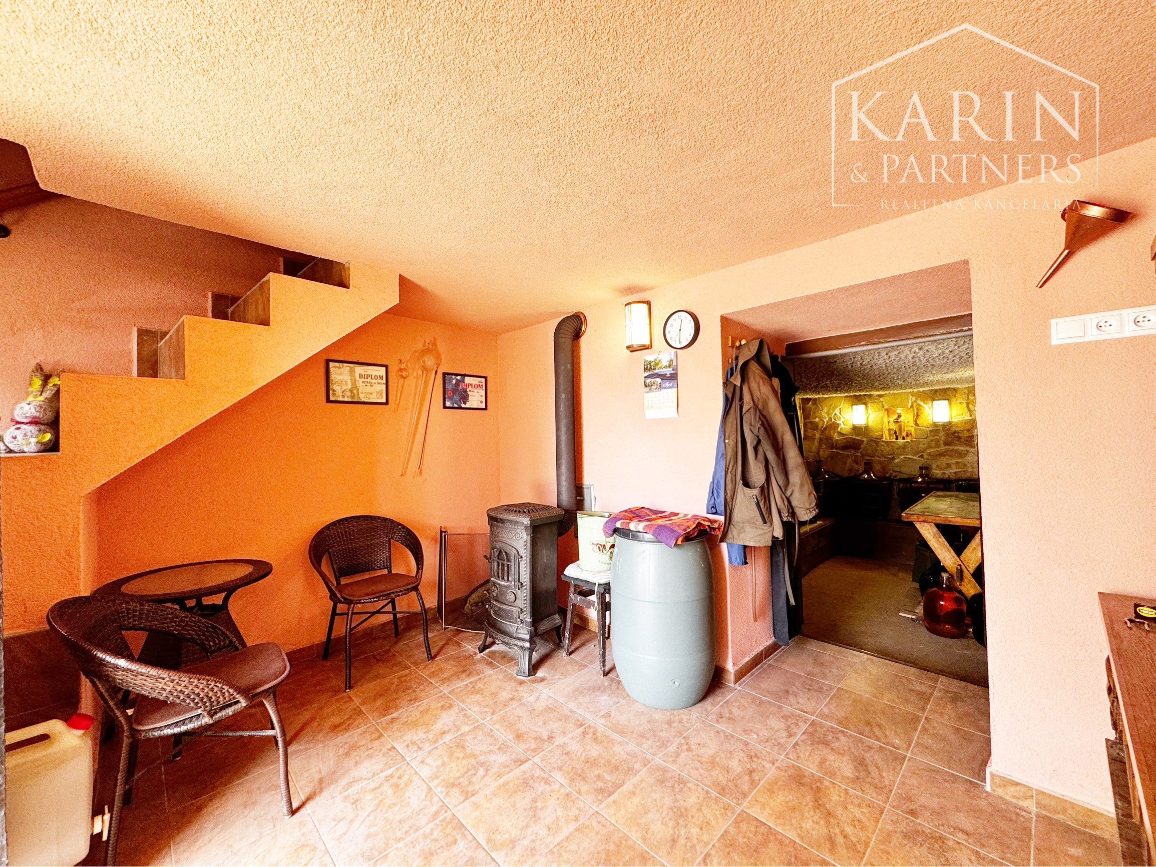 Vinohradnícky domček po reko aj s vinohradom, za Líštinami