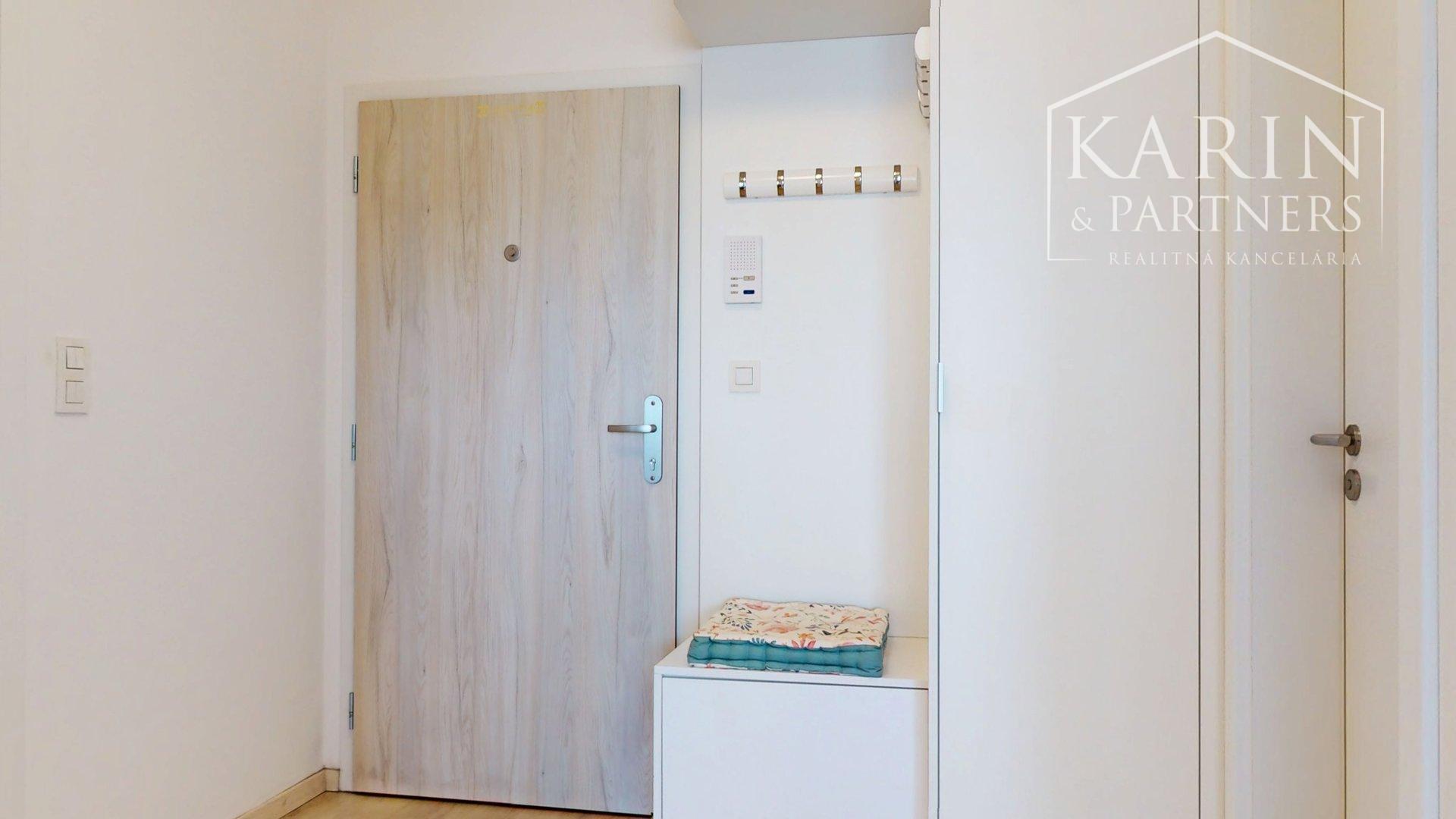 REZERVOVANÉ- Zariadený 2i. byt | loggia | šatník | parking | Malé Krasňany