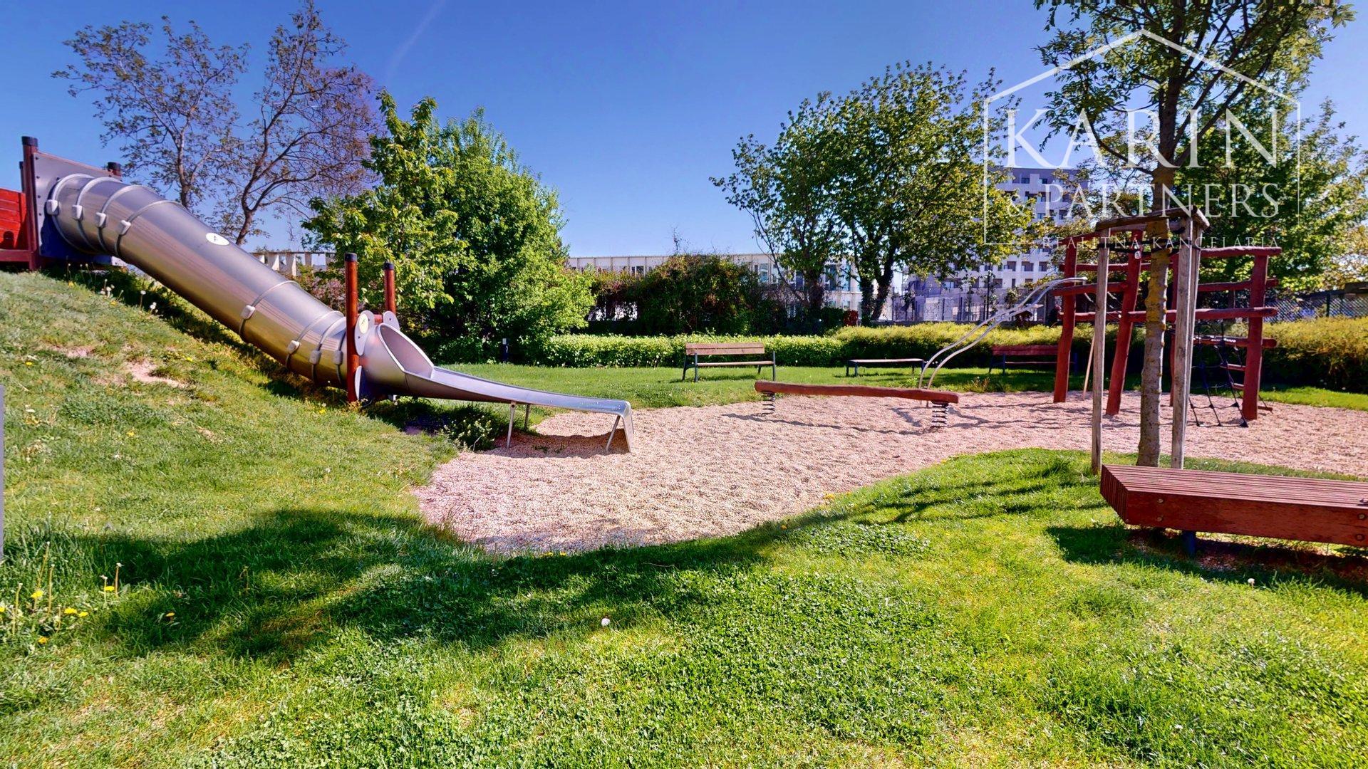 REZERVOVANÉ- Zariadený 2i. byt | loggia | šatník | parking | Malé Krasňany