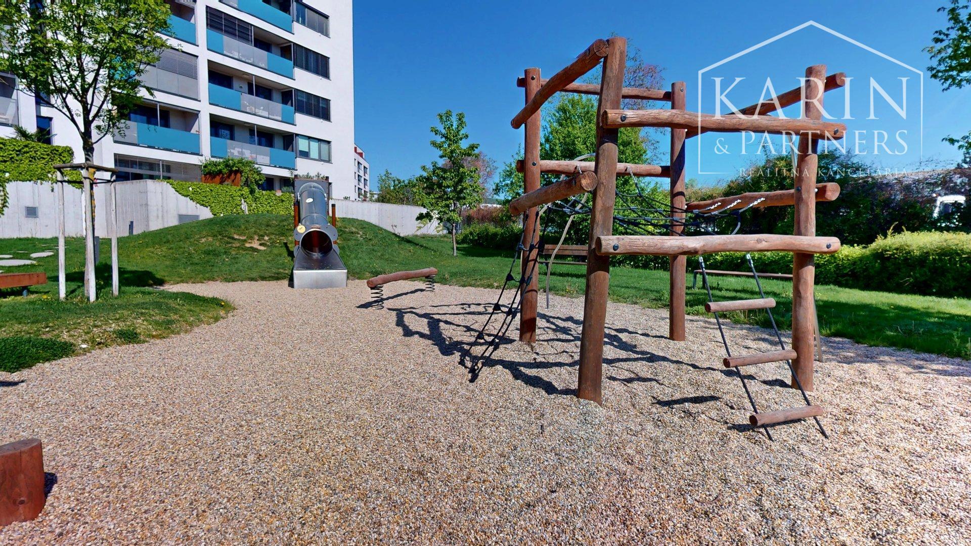 REZERVOVANÉ- Zariadený 2i. byt | loggia | šatník | parking | Malé Krasňany