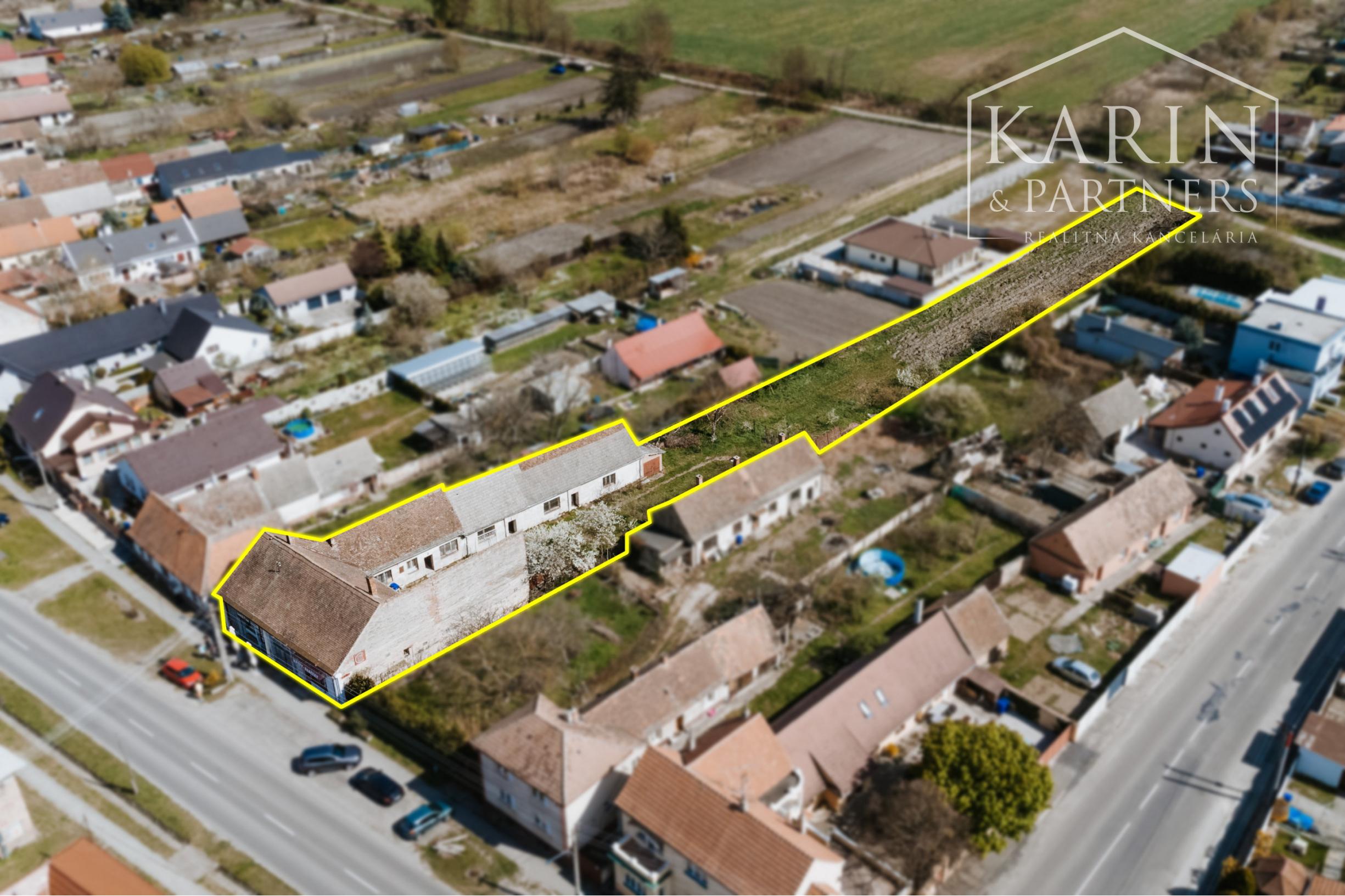 Podnikateľský objekt - dvojdom s veľkým pozemkom