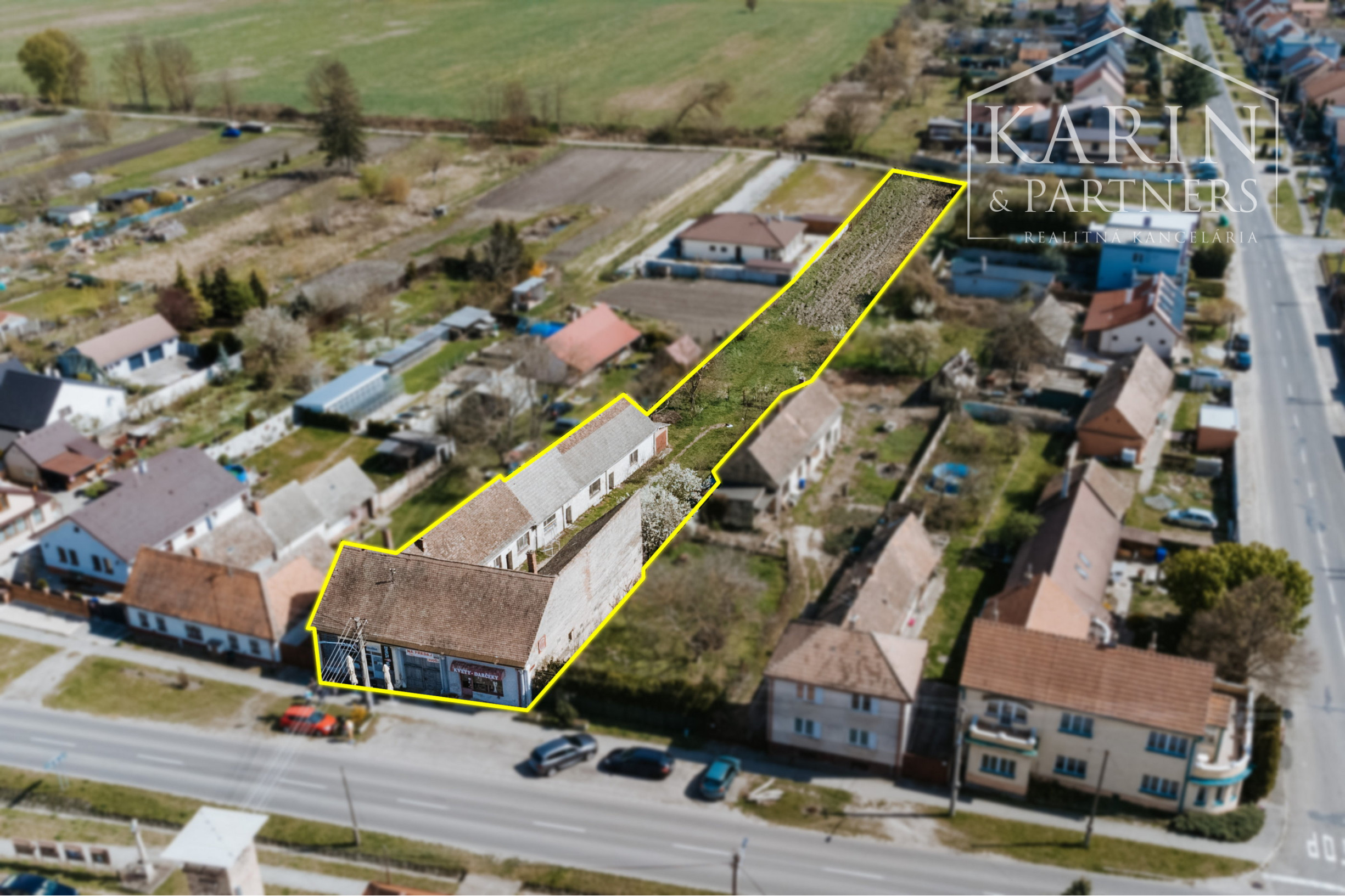 Podnikateľský objekt - dvojdom s veľkým pozemkom