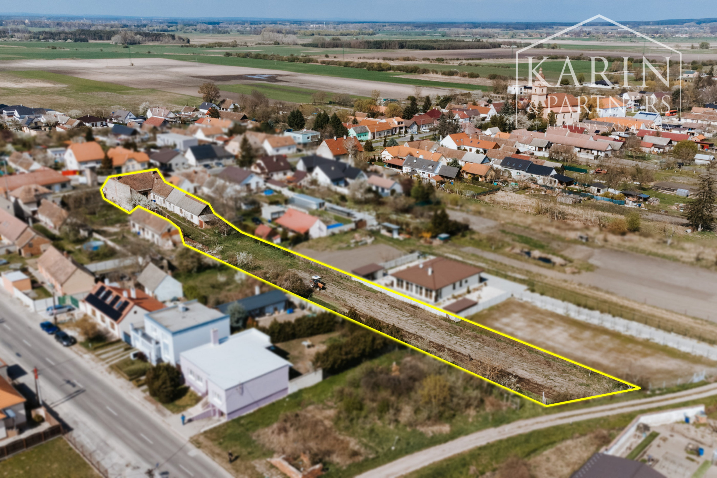 Podnikateľský objekt - dvojdom s veľkým pozemkom