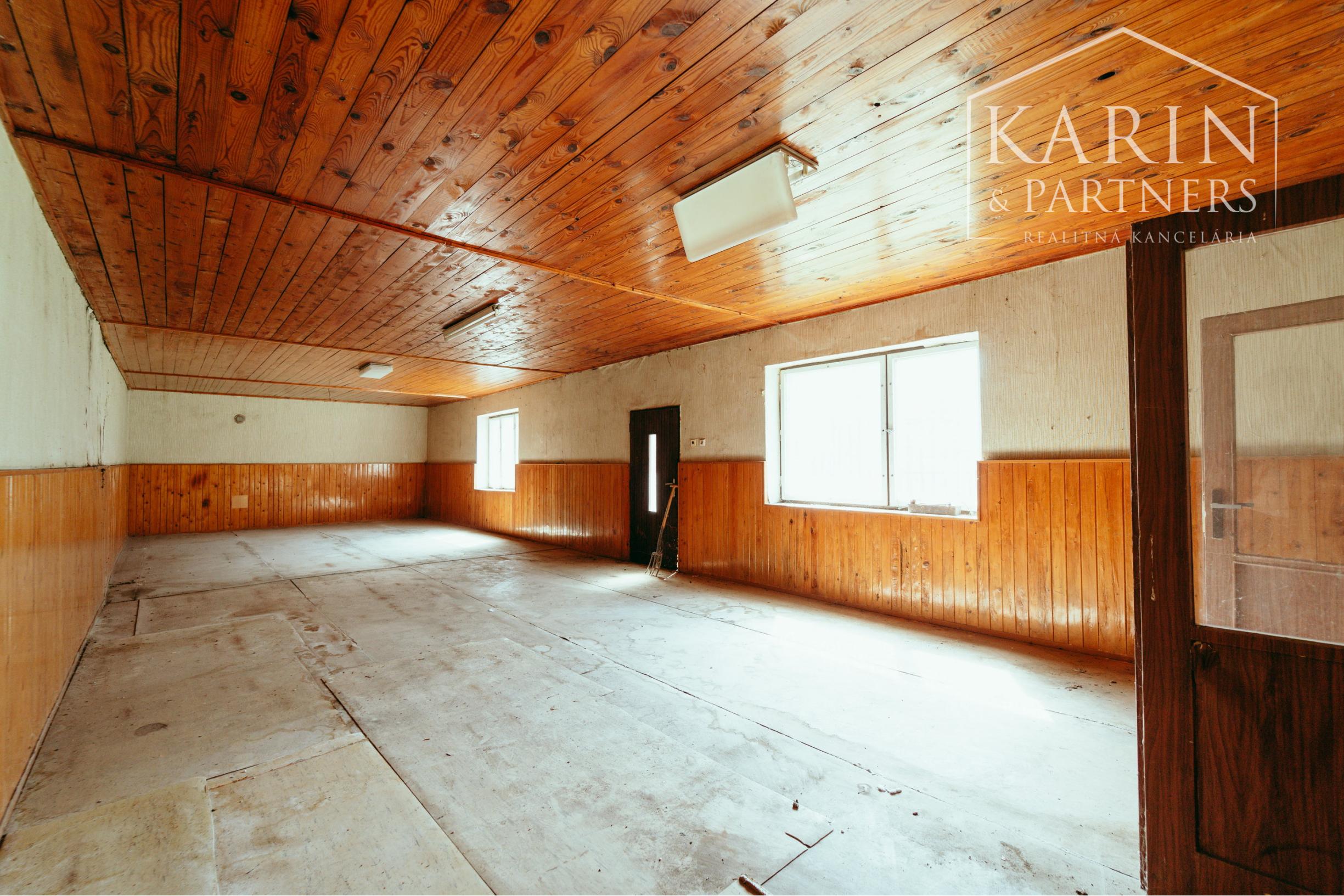 Podnikateľský objekt - dvojdom s veľkým pozemkom