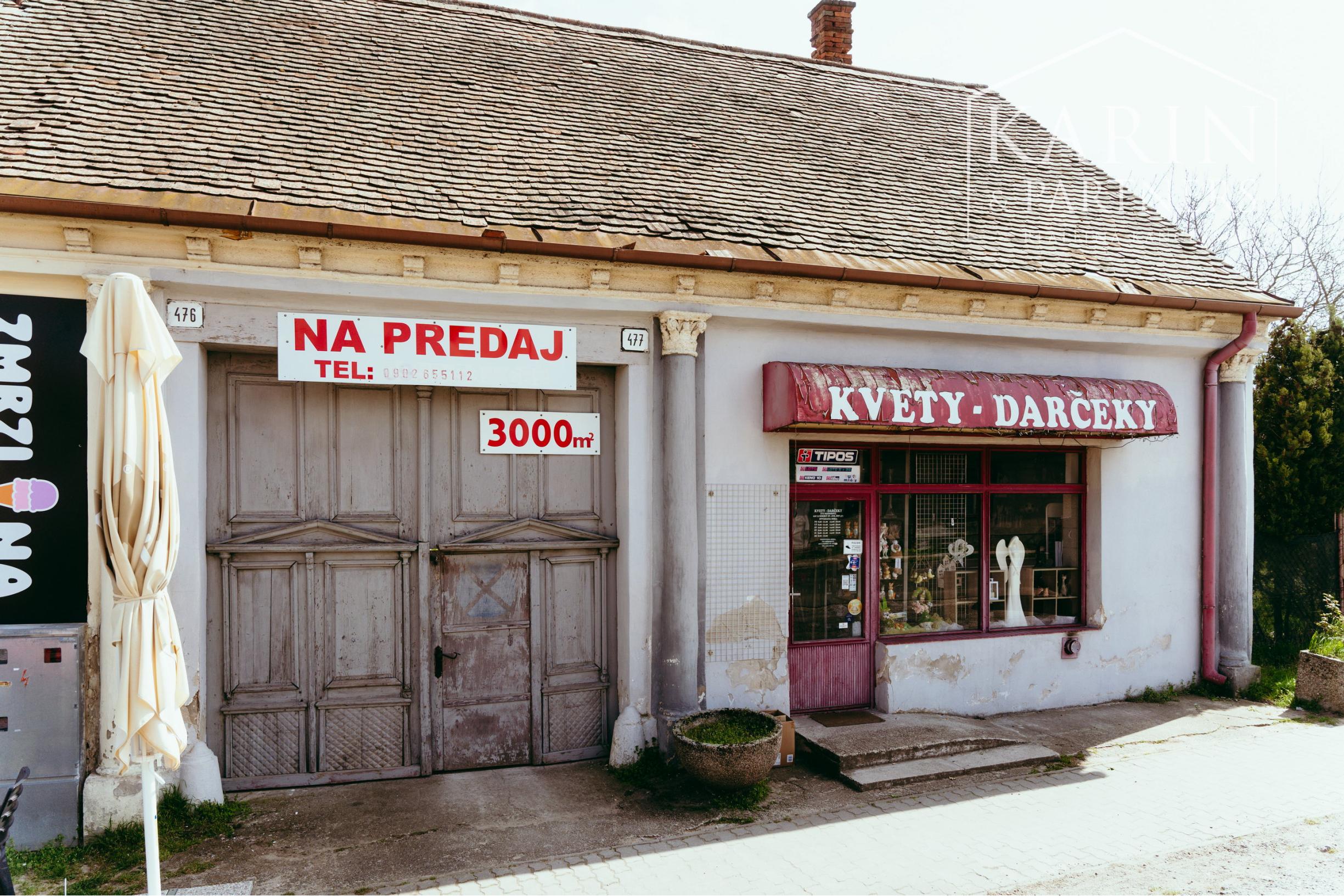 Podnikateľský objekt - dvojdom s veľkým pozemkom