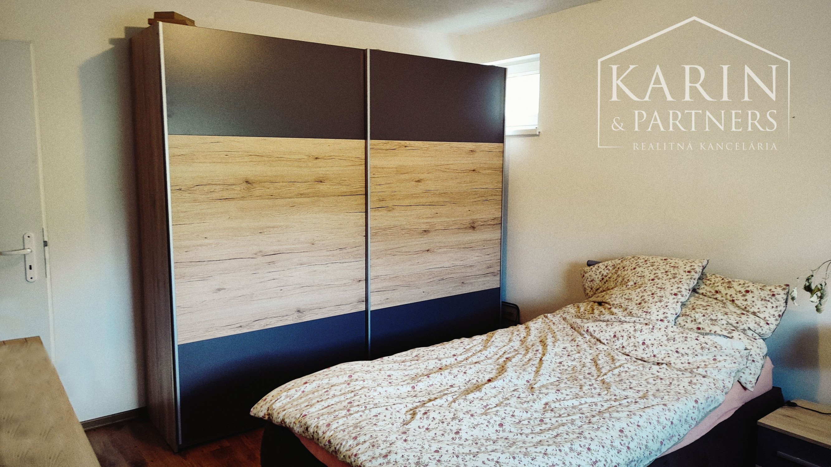 Priestranný rodinný dom, na veľkom pozemku, Komjatice