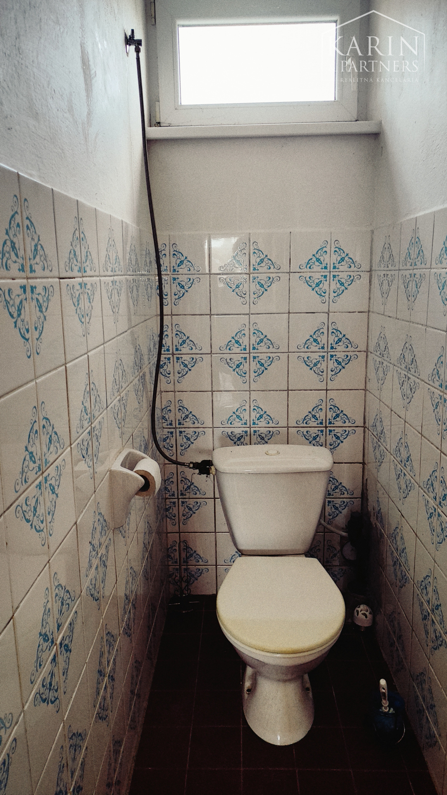 Priestranný rodinný dom, na veľkom pozemku, Komjatice