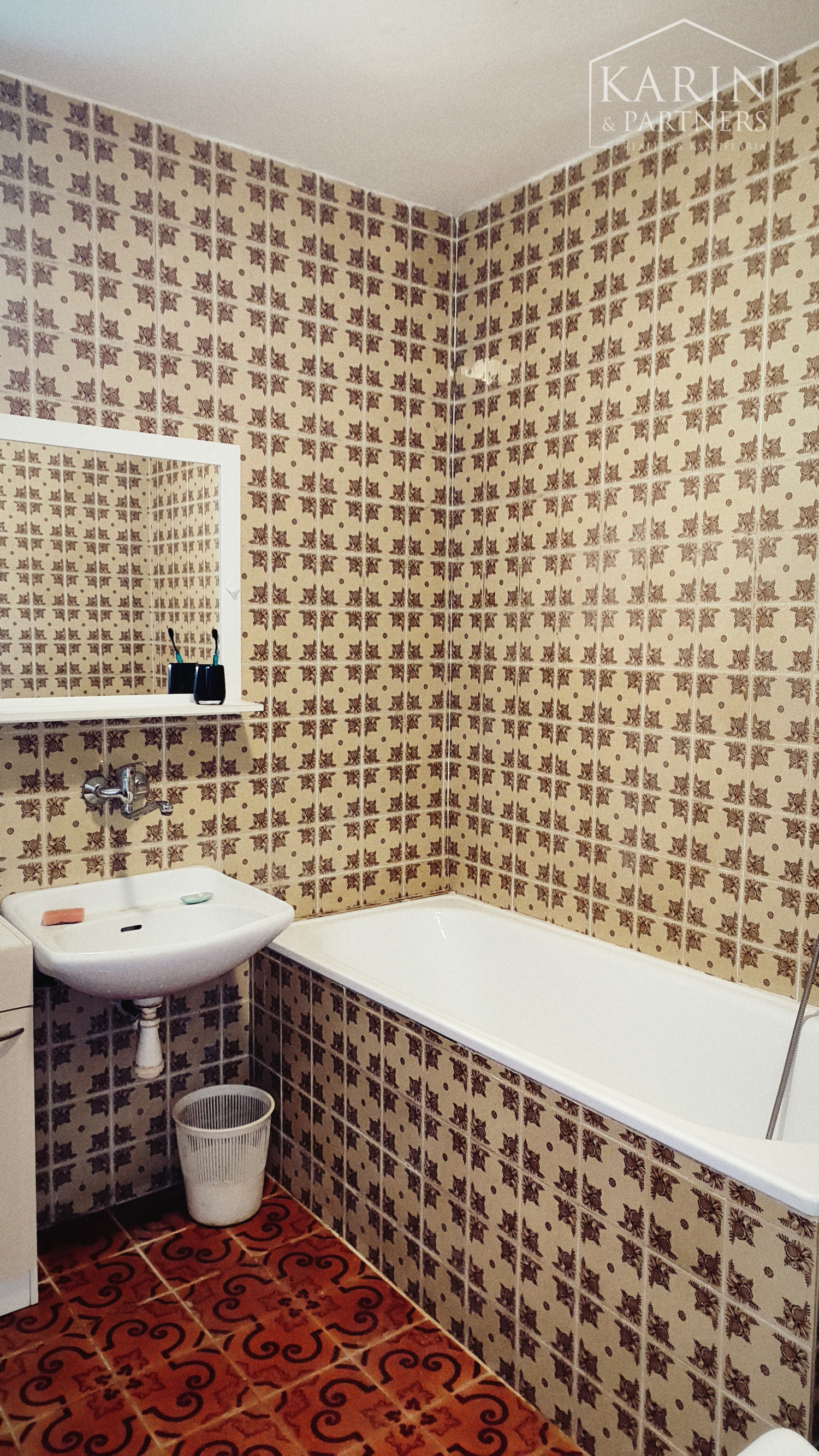 Priestranný rodinný dom, na veľkom pozemku, Komjatice