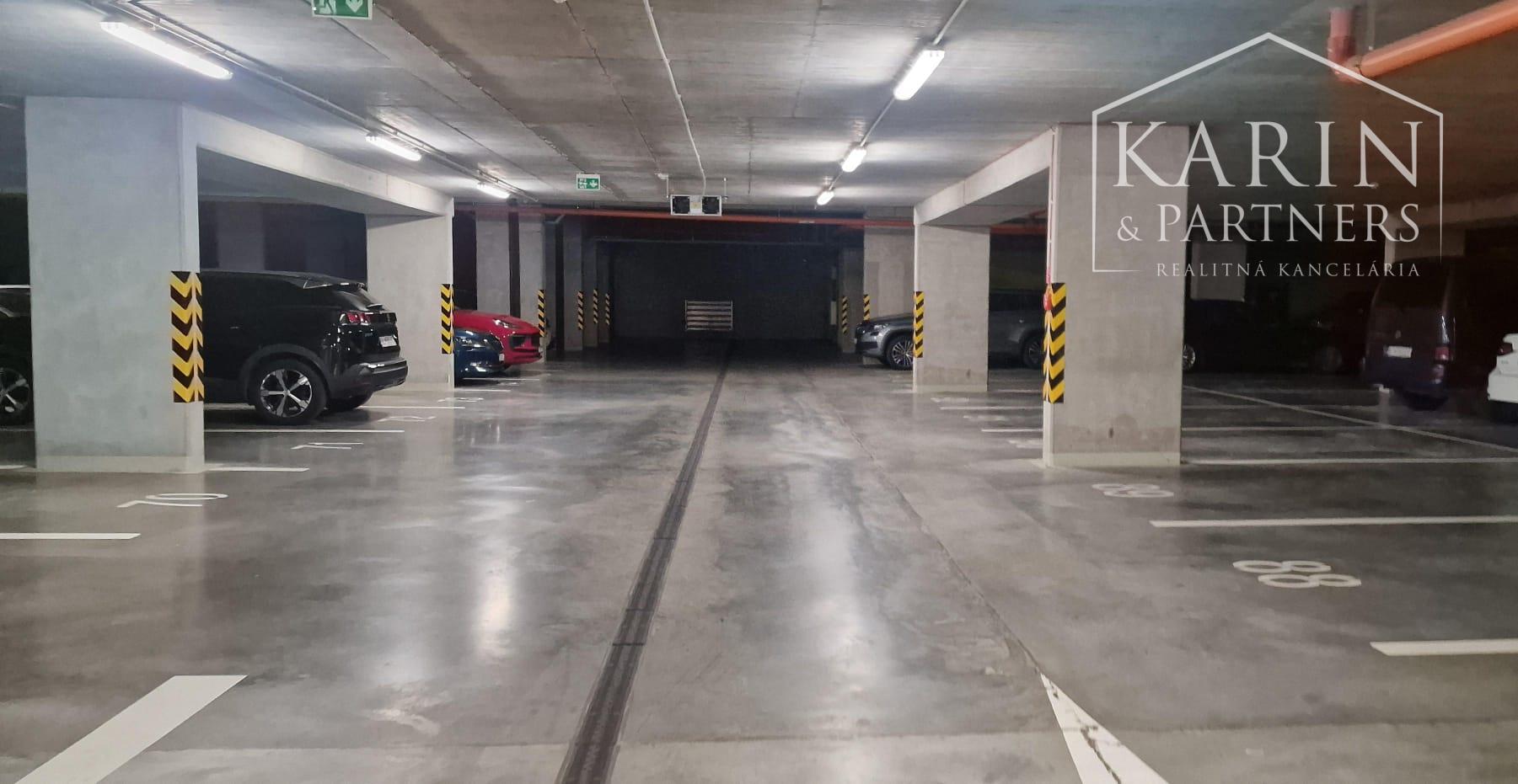 Prenájom garážového státia v Slnečniciach