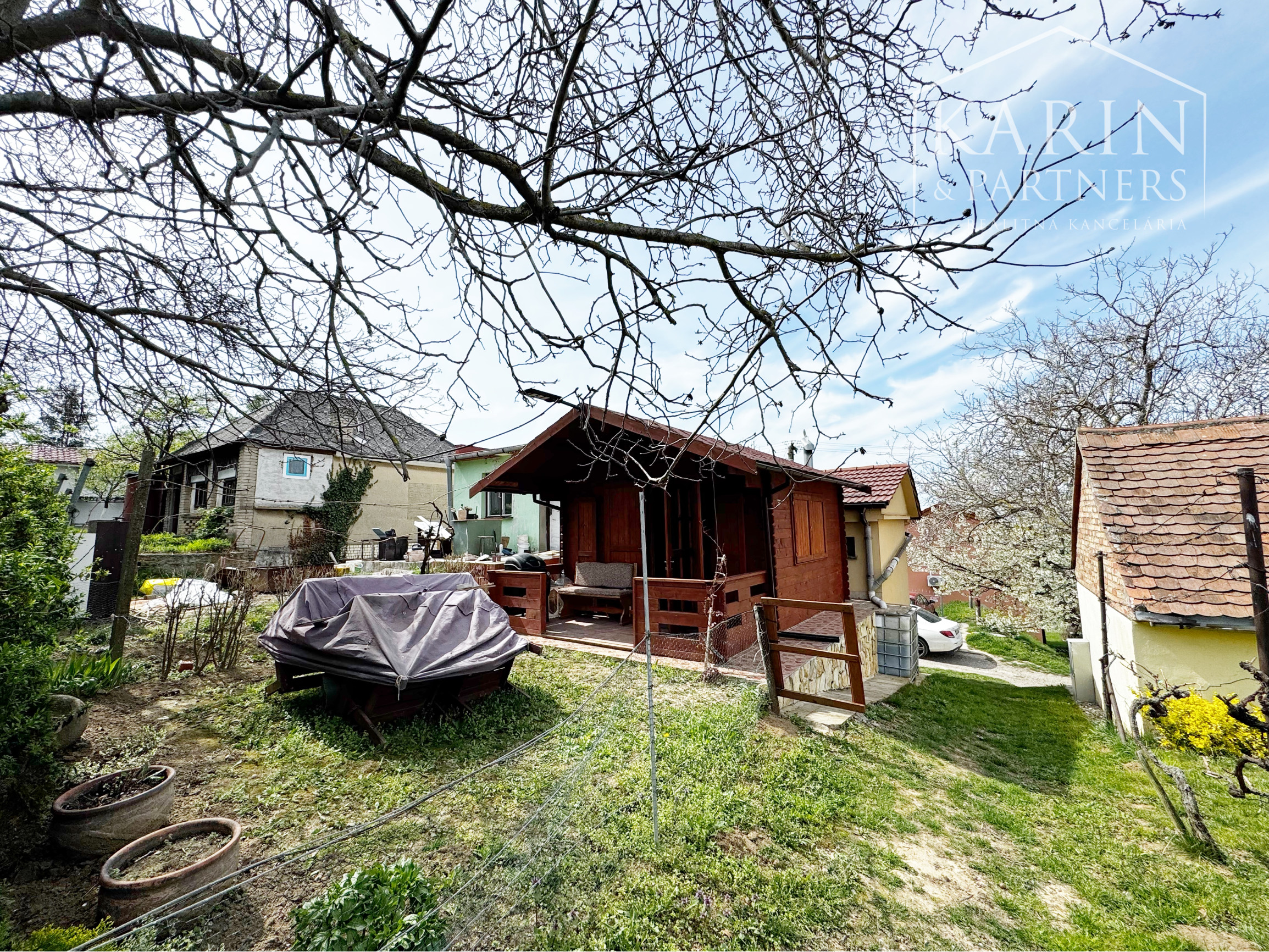 Vinohradnícky domček po reko aj s vinohradom, za Líštinami