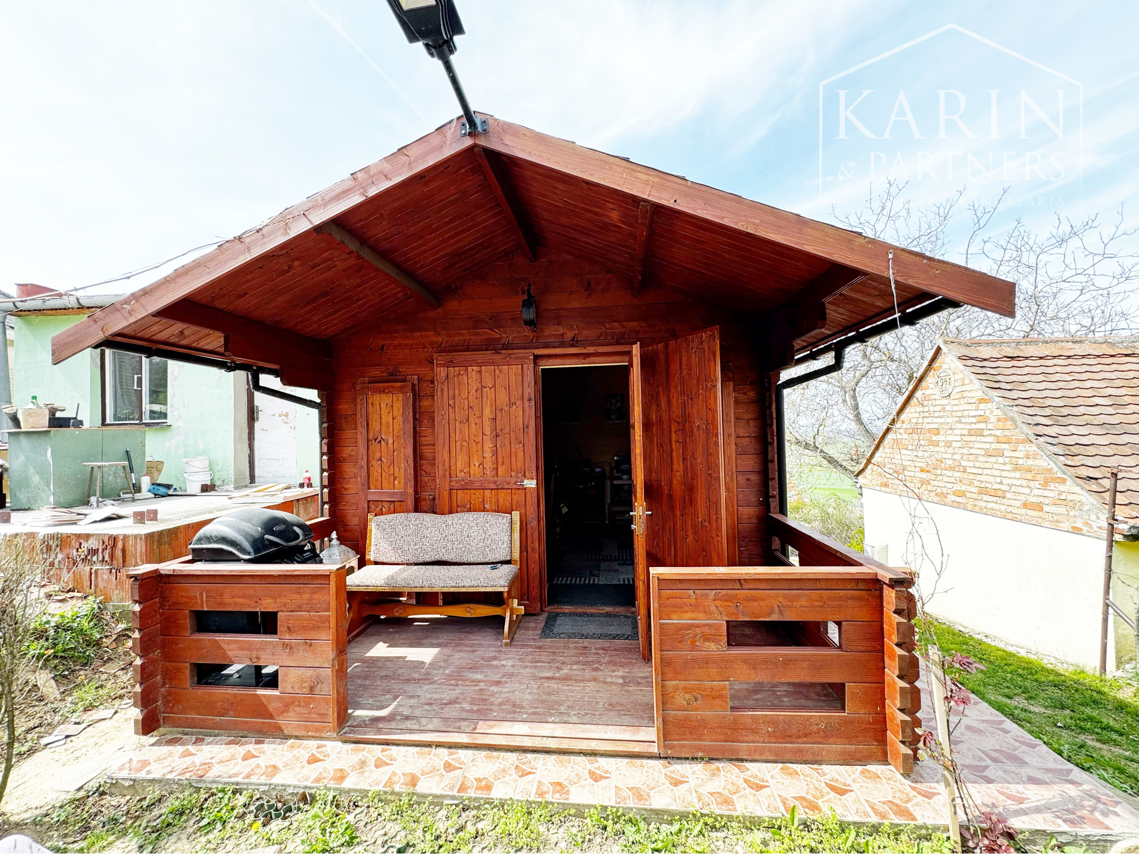 Vinohradnícky domček po reko aj s vinohradom, za Líštinami