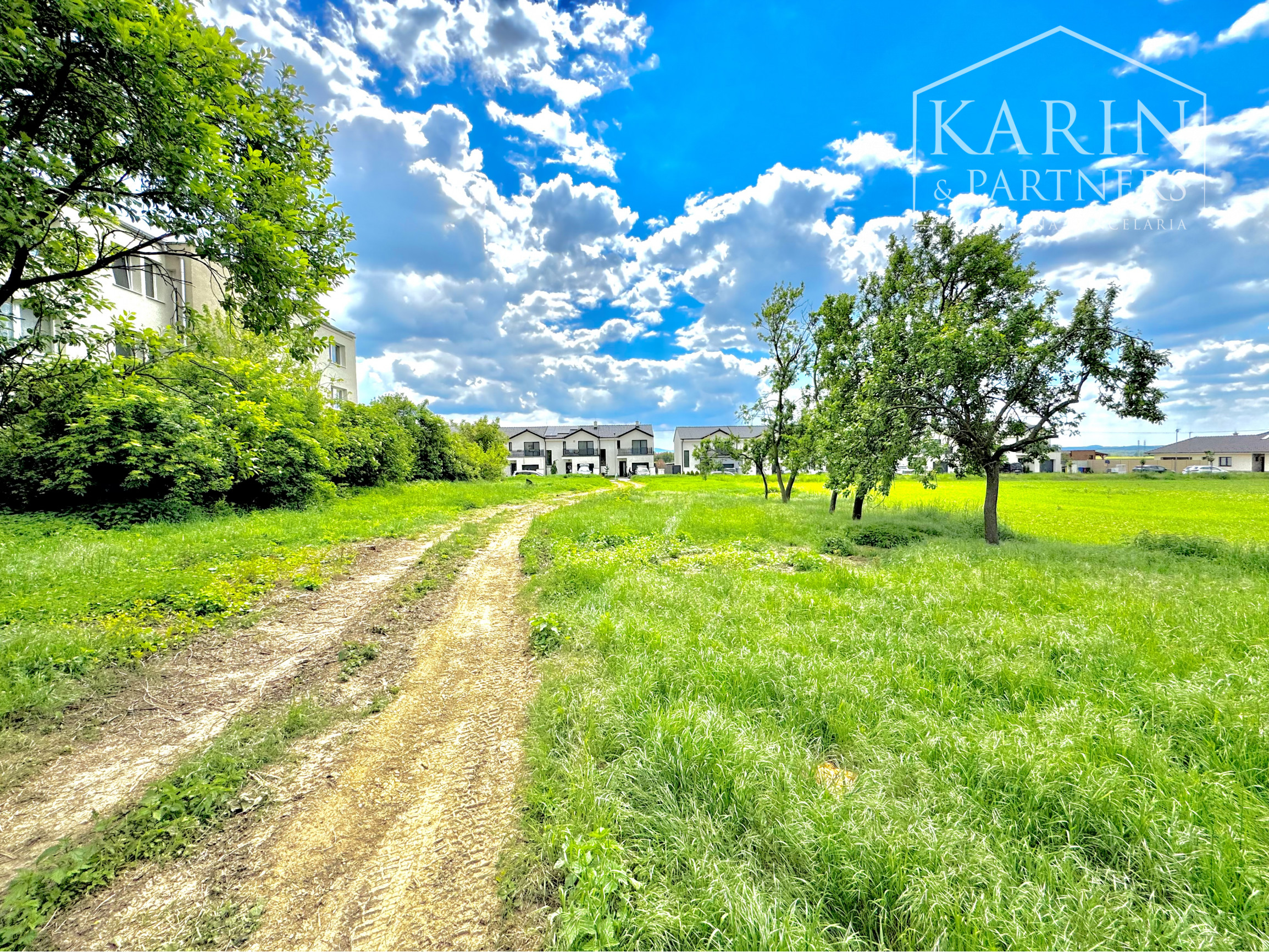Stavebný pozemok pre rodinné domy aj bytový dom, 1695 m2, Hlboké