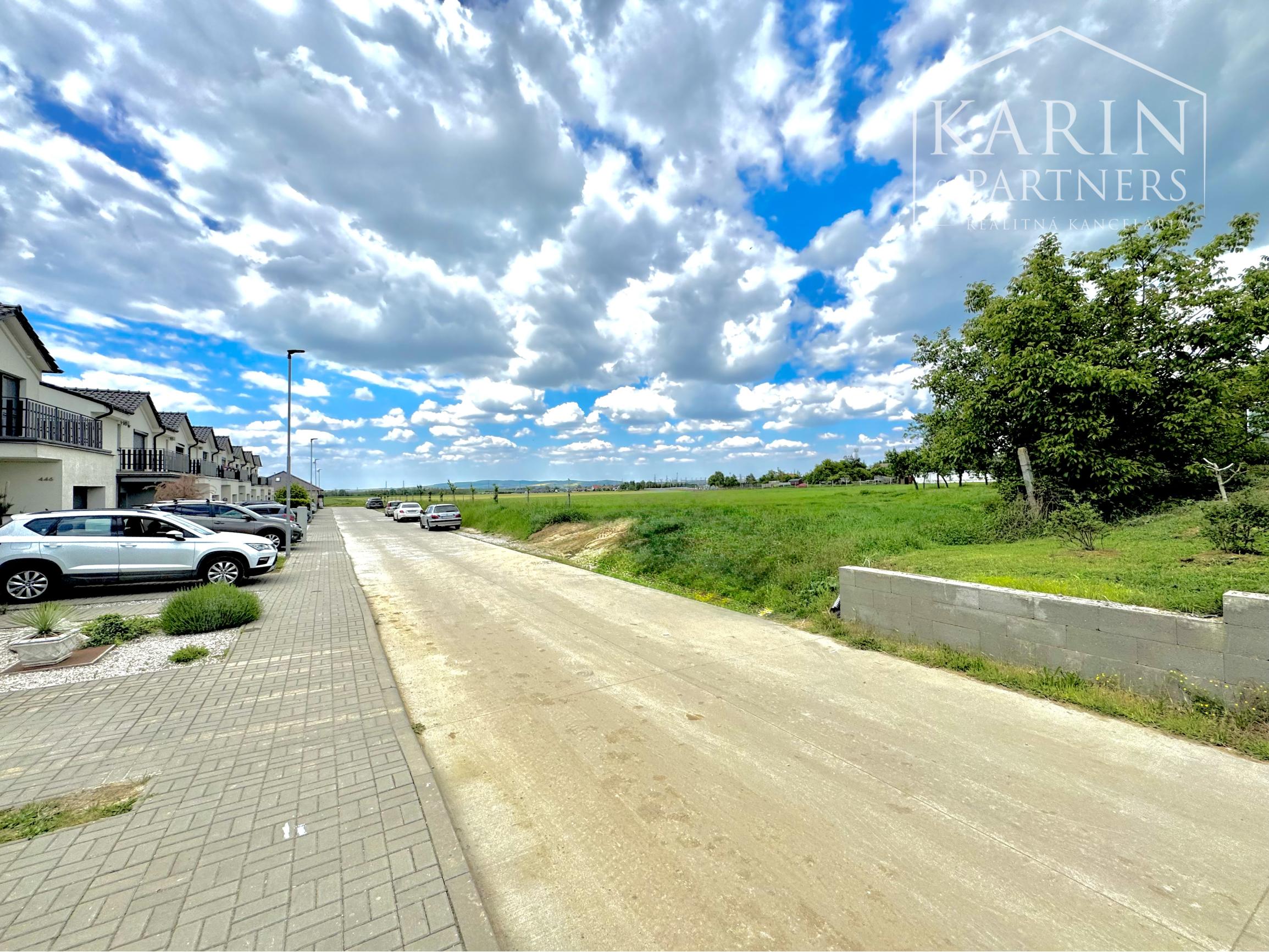 Stavebný pozemok pre rodinné domy aj bytový dom, 1695 m2, Hlboké