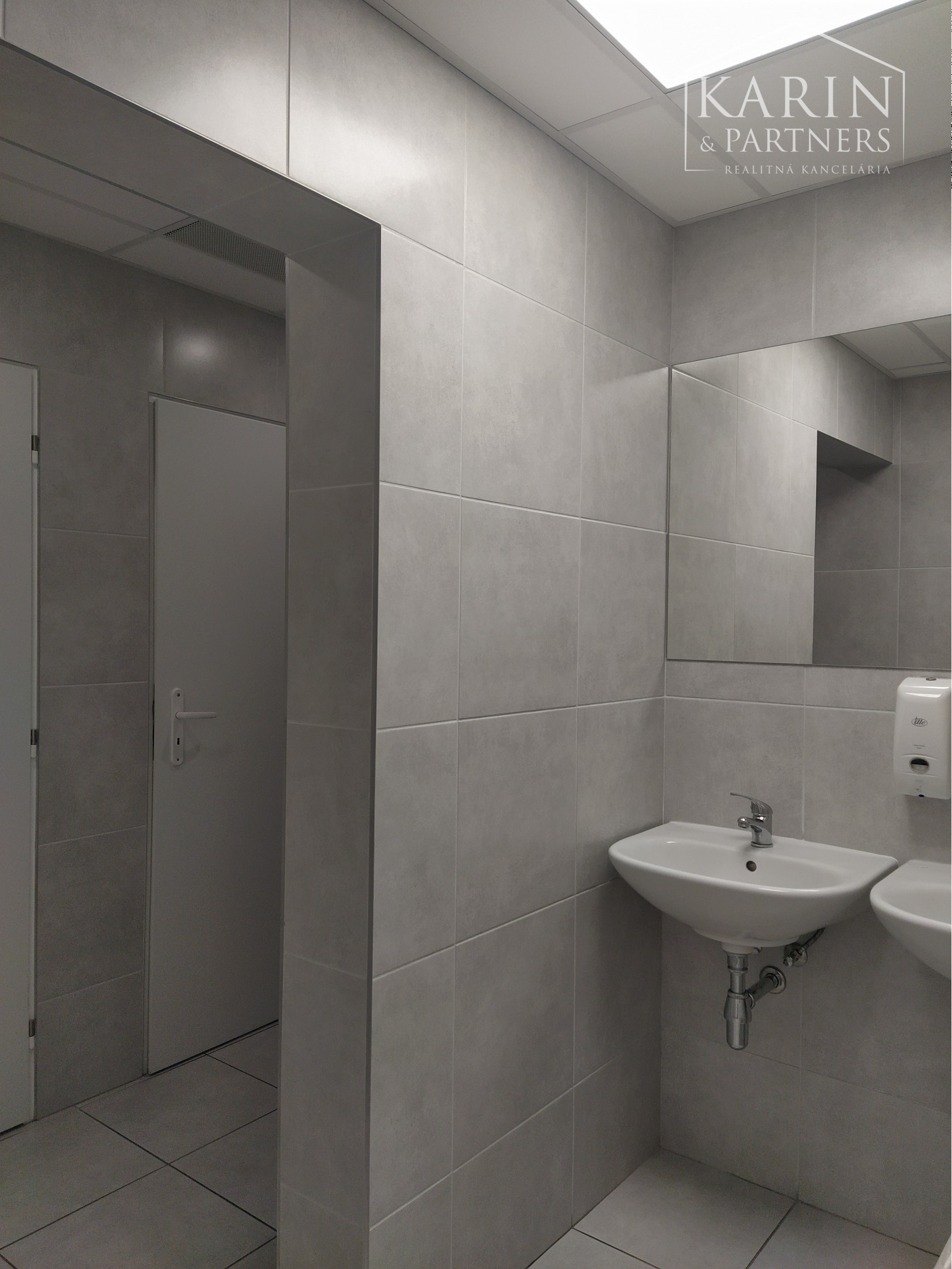 Prenájom klimatizovaná kancelária 27,58 m2, ul. Polianky, BA IV., Dúbravka