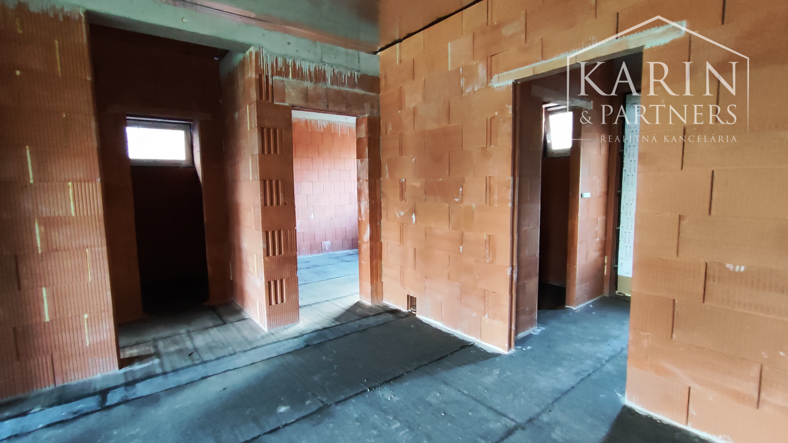 Výhodná ponuka: Na predaj moderný a kvalitný rodinný dom - novostavba v Šuranoch, slnečný pozemok