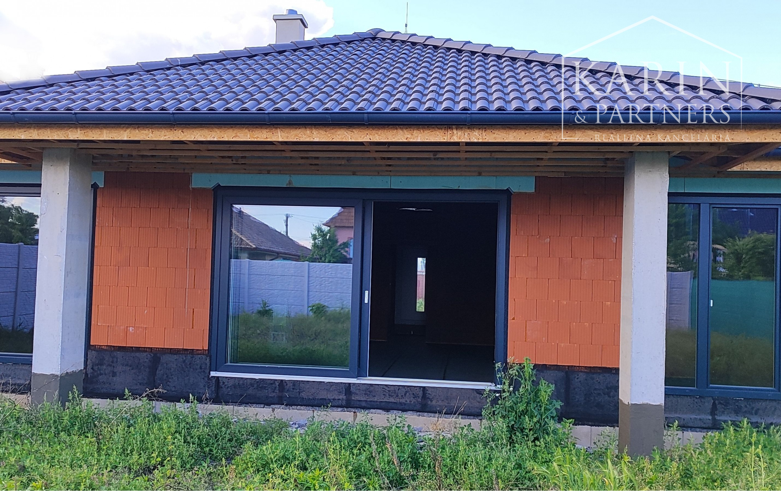 Výhodná ponuka: Na predaj moderný a kvalitný rodinný dom - novostavba v Šuranoch, slnečný pozemok