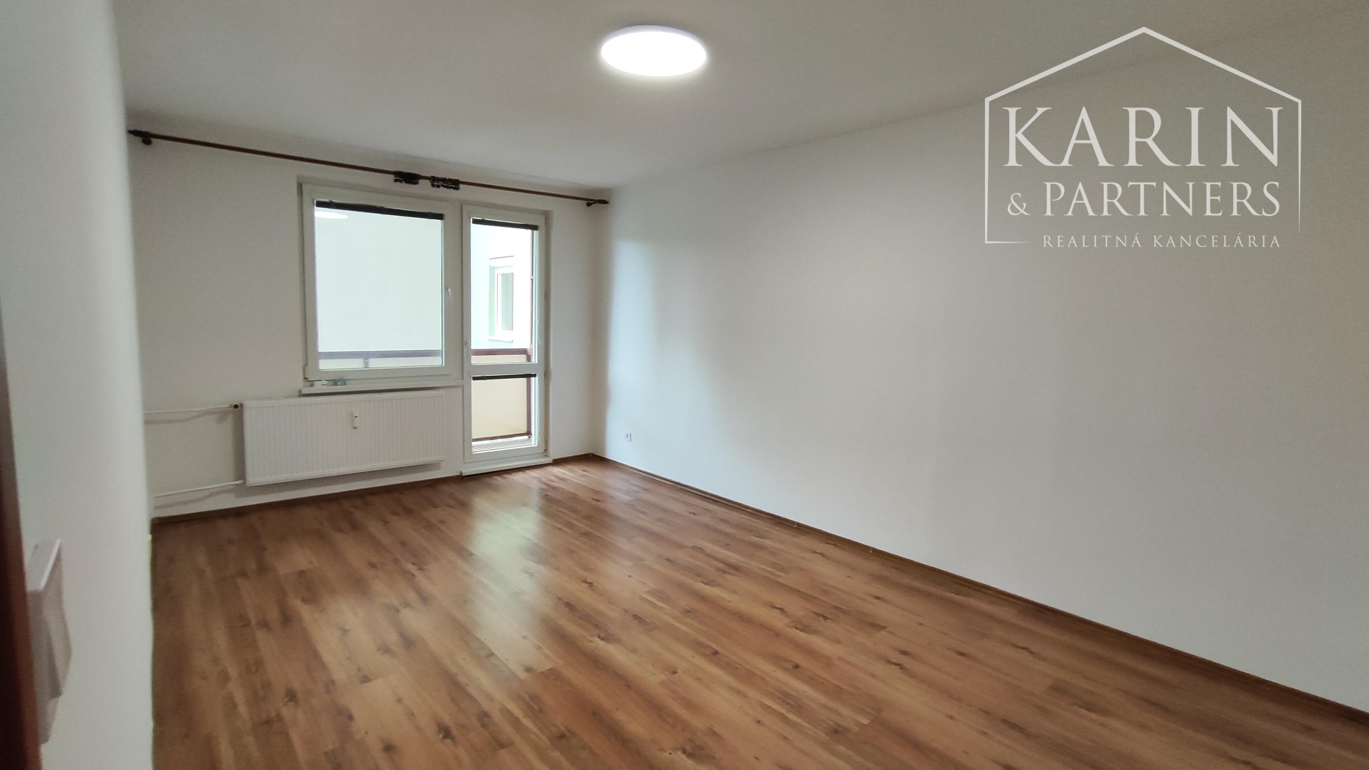 NA PRENÁJOM: Veľký 2izbový byt s balkónom, Nové Zámky sídlisko Nábrežná