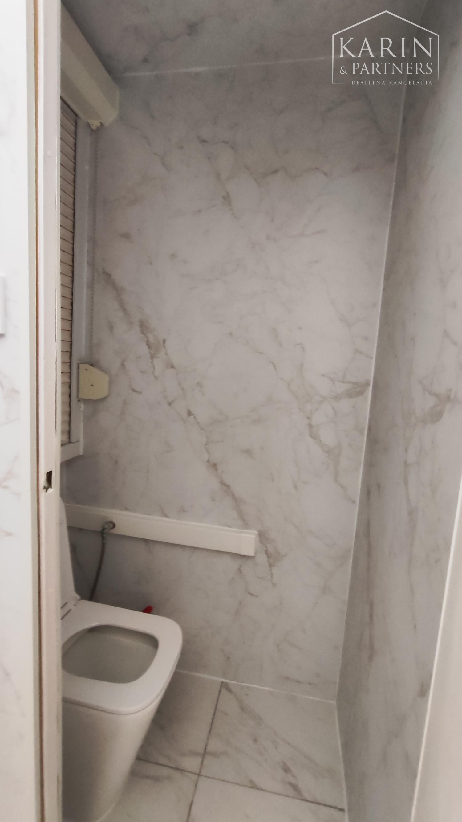 NA PRENÁJOM: Veľký 2izbový byt s balkónom, Nové Zámky sídlisko Nábrežná