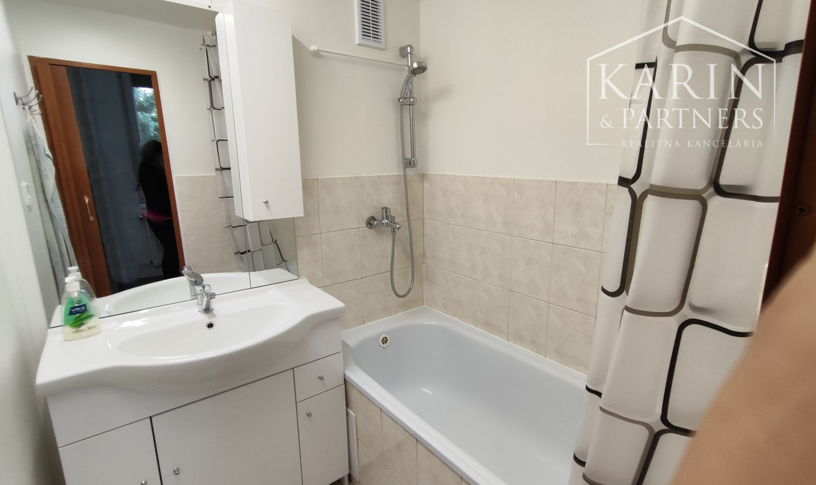 NA PRENÁJOM: Veľký 2izbový byt s balkónom, Nové Zámky sídlisko Nábrežná