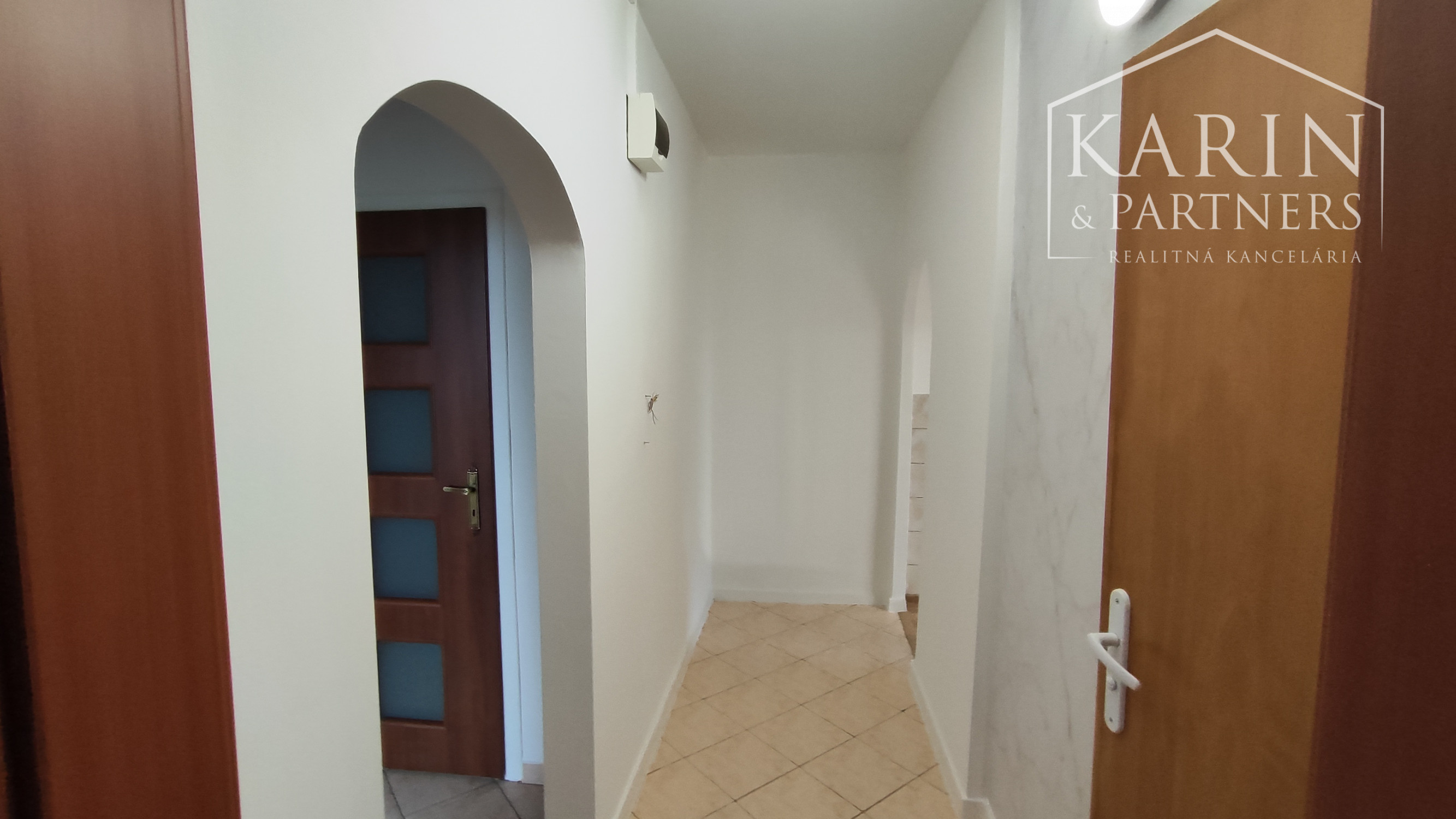 NA PRENÁJOM: Veľký 2izbový byt s balkónom, Nové Zámky sídlisko Nábrežná