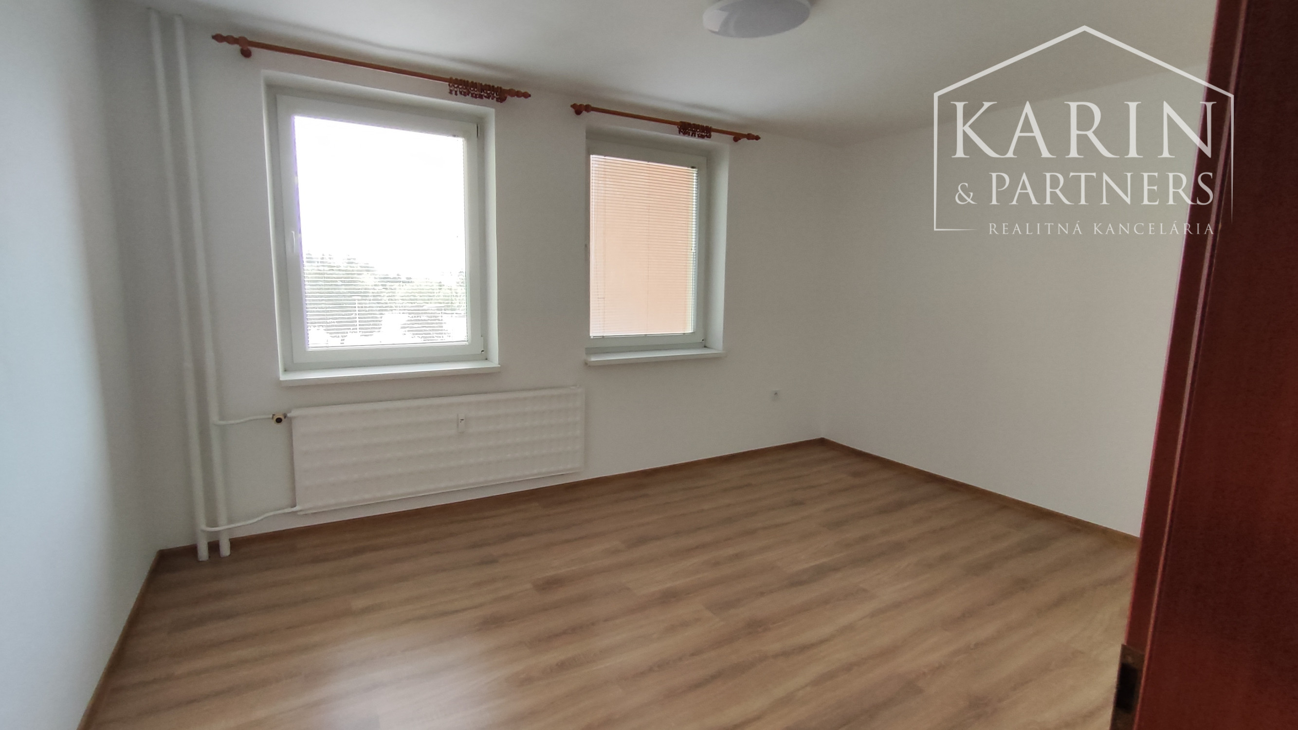 NA PRENÁJOM: Veľký 2izbový byt s balkónom, Nové Zámky sídlisko Nábrežná