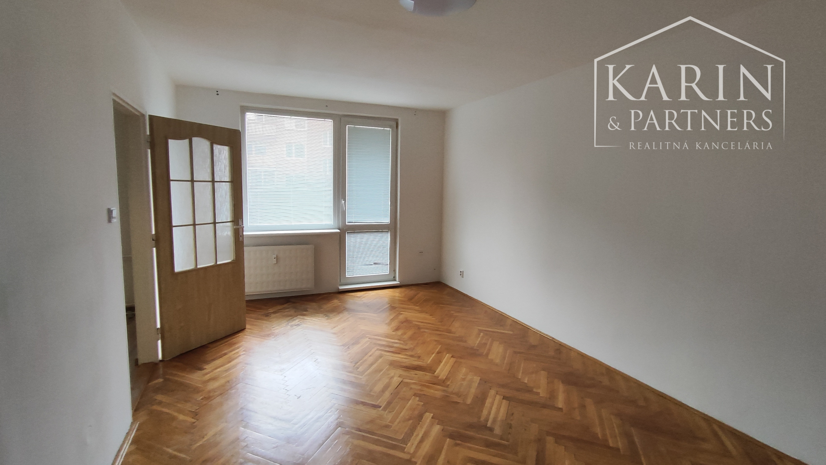 NA PRENÁJOM: Veľký 2 izbový byt s dvoma balkónmi, N.Zámky