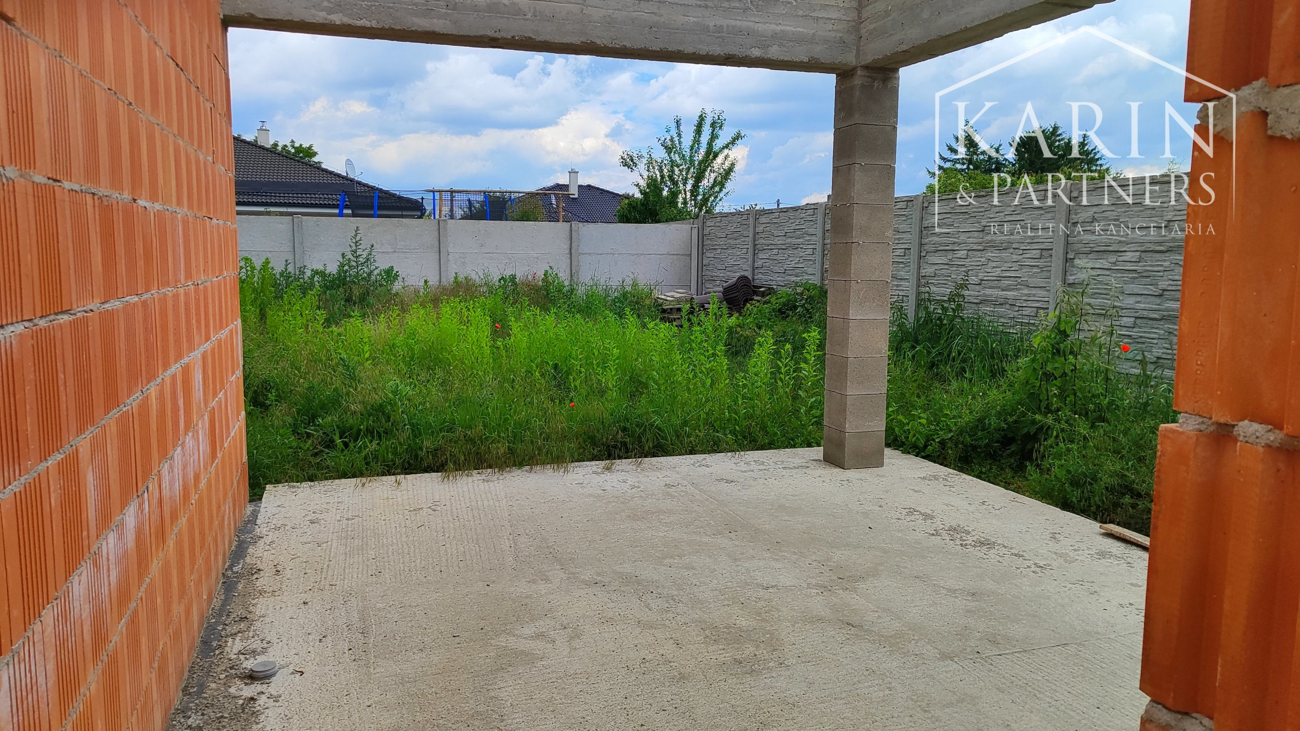 Rodinný dom rozostavaný, len 7km od Nových Zámkov