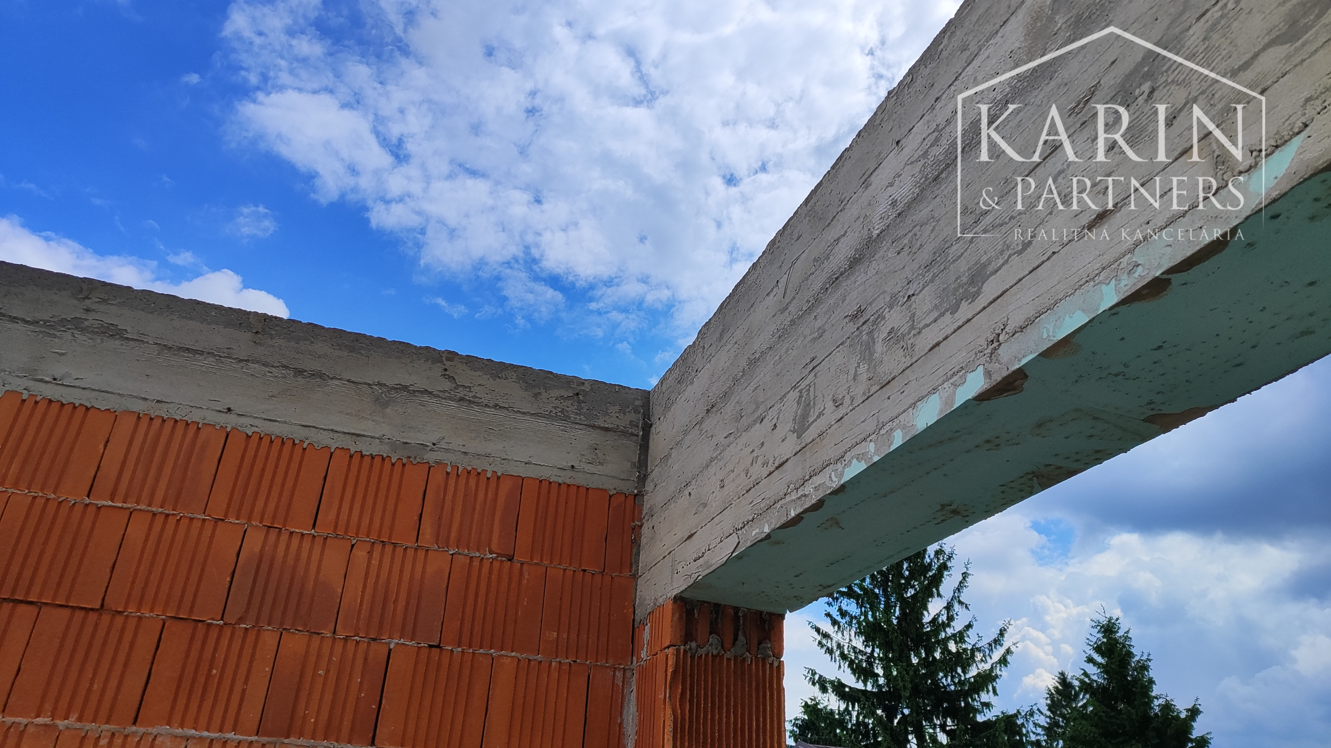 Rodinný dom rozostavaný, len 7km od Nových Zámkov