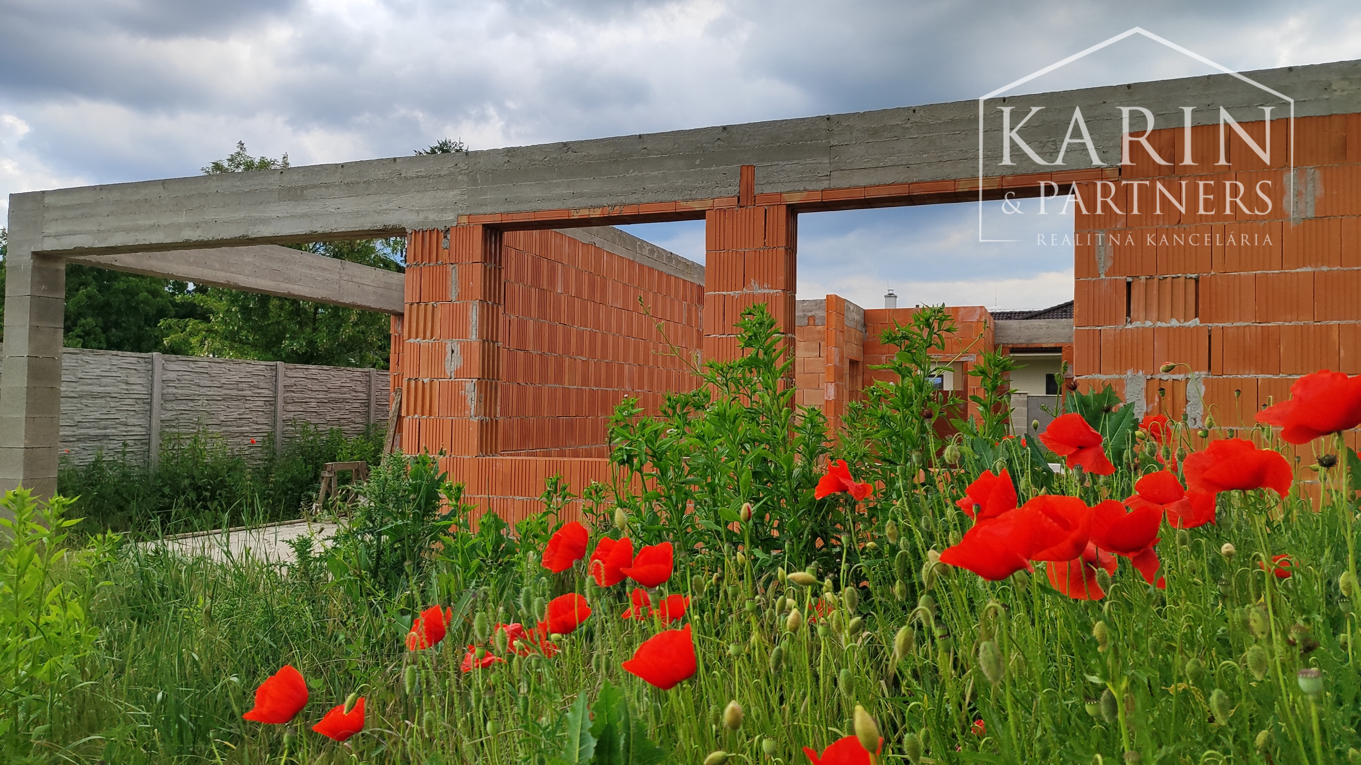 Rodinný dom rozostavaný, len 7km od Nových Zámkov
