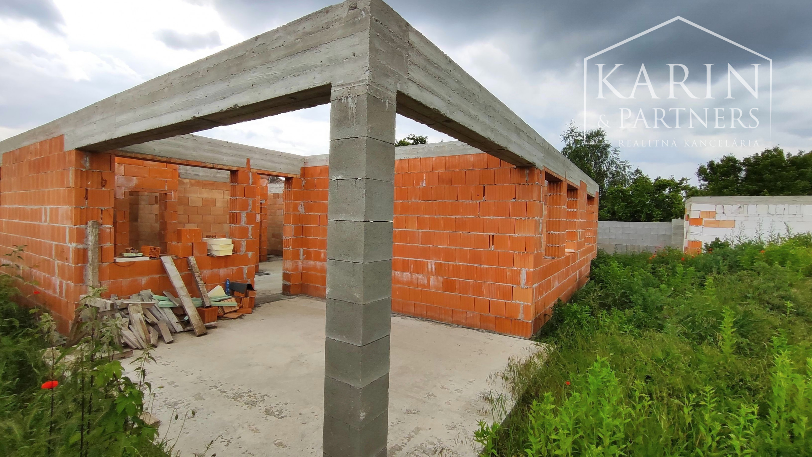 Rodinný dom rozostavaný, len 7km od Nových Zámkov